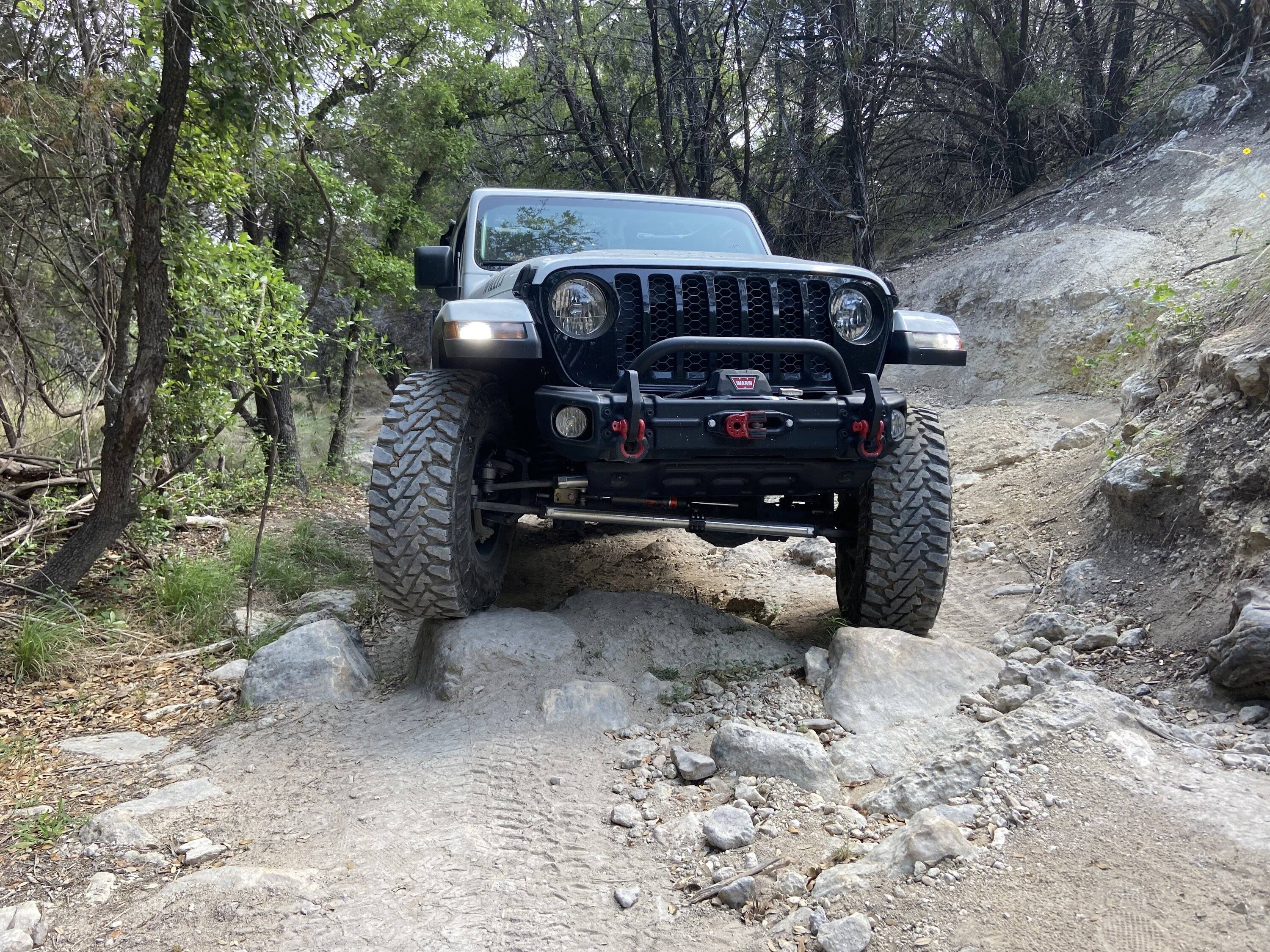 Jeep Gladiator Steering Stabilzer hitting Tie Rod IMG_3714