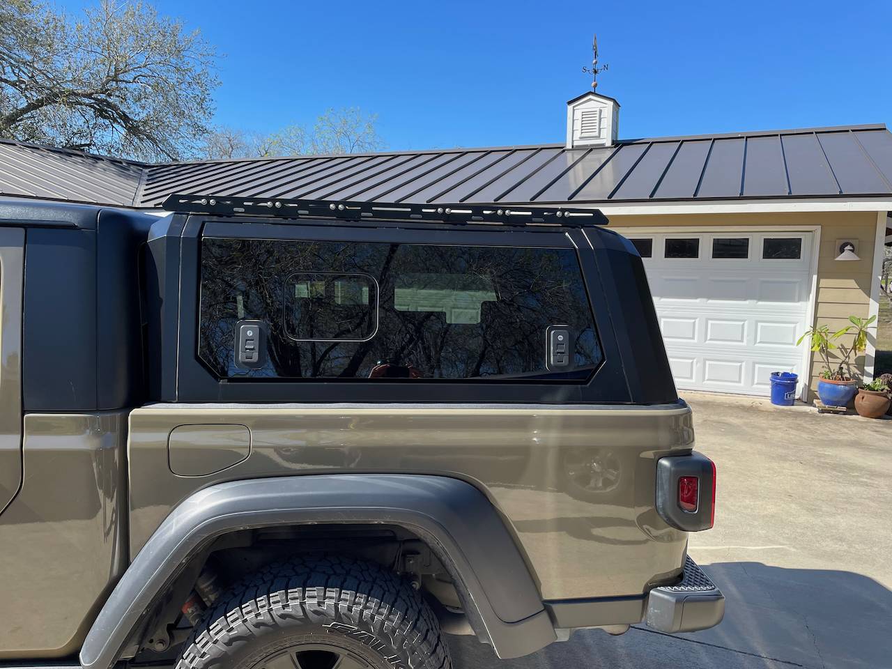 Jeep Gladiator $2000 OBO - RSI Smartcap with custom rack. IMG_0529