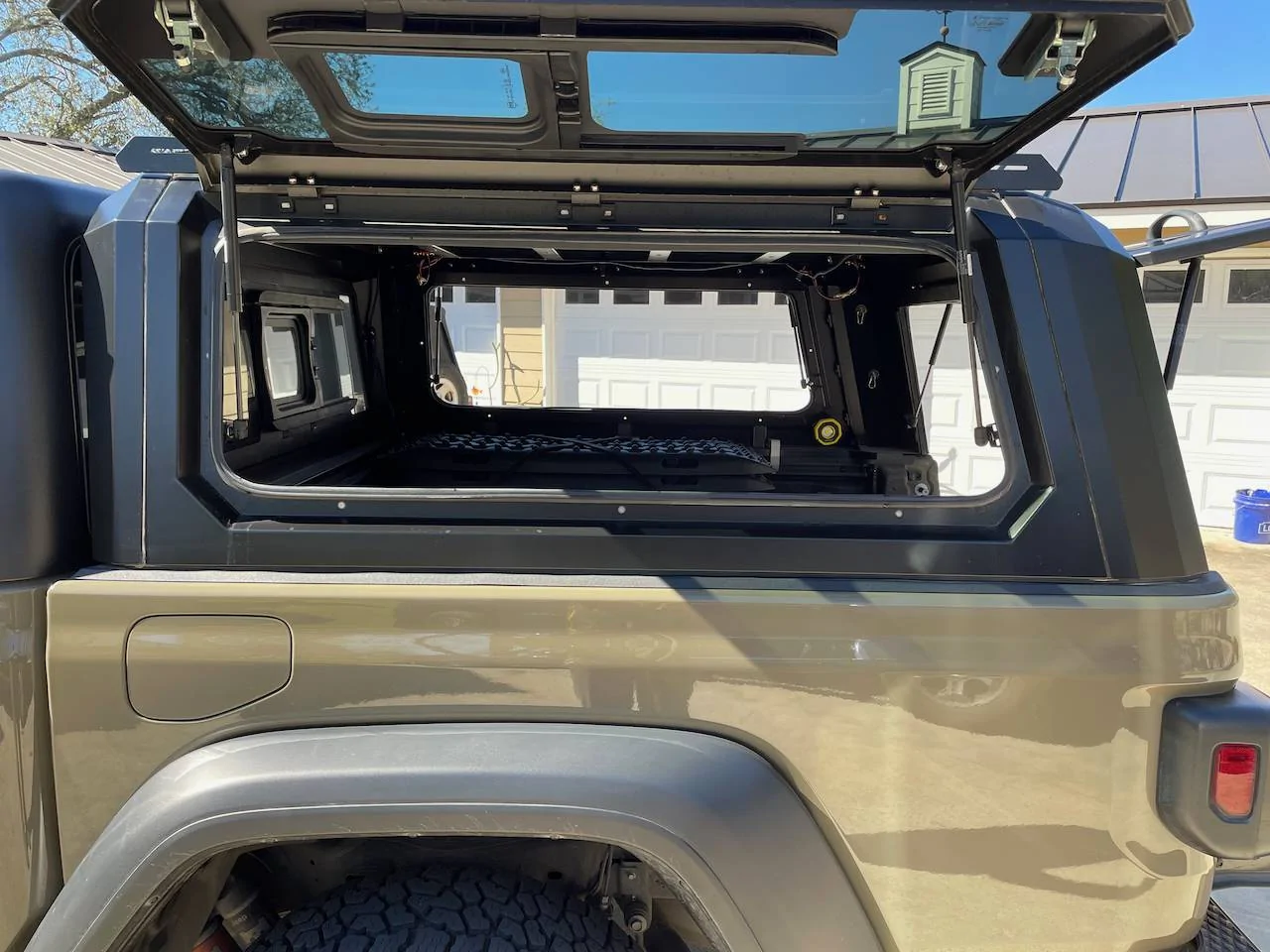 Jeep Gladiator $2000 OBO - RSI Smartcap with custom rack. IMG_0532