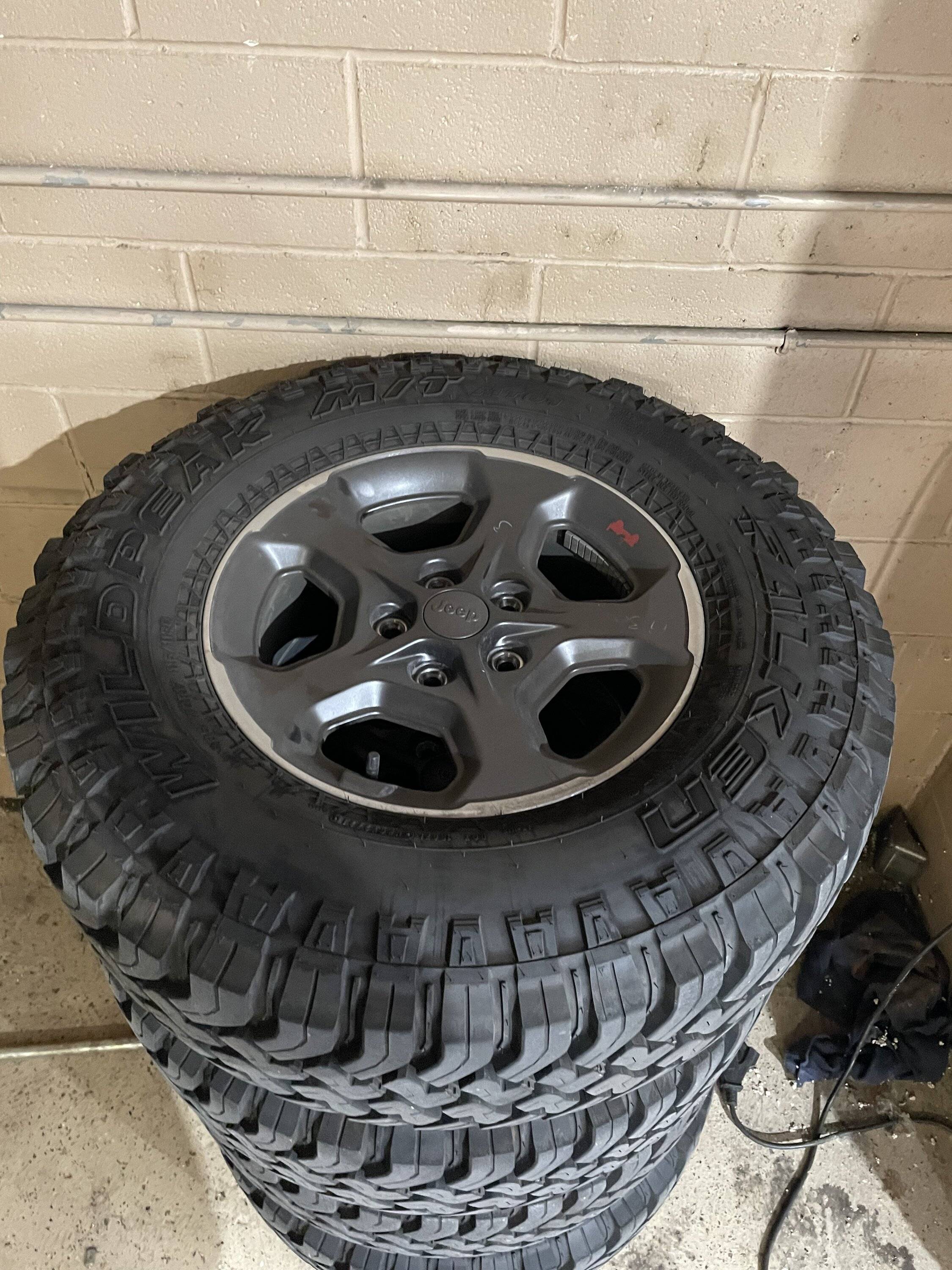 Jeep Gladiator Rubicon wheels and tires DDBF6974-7D98-4372-B3D6-255EE2D76B69