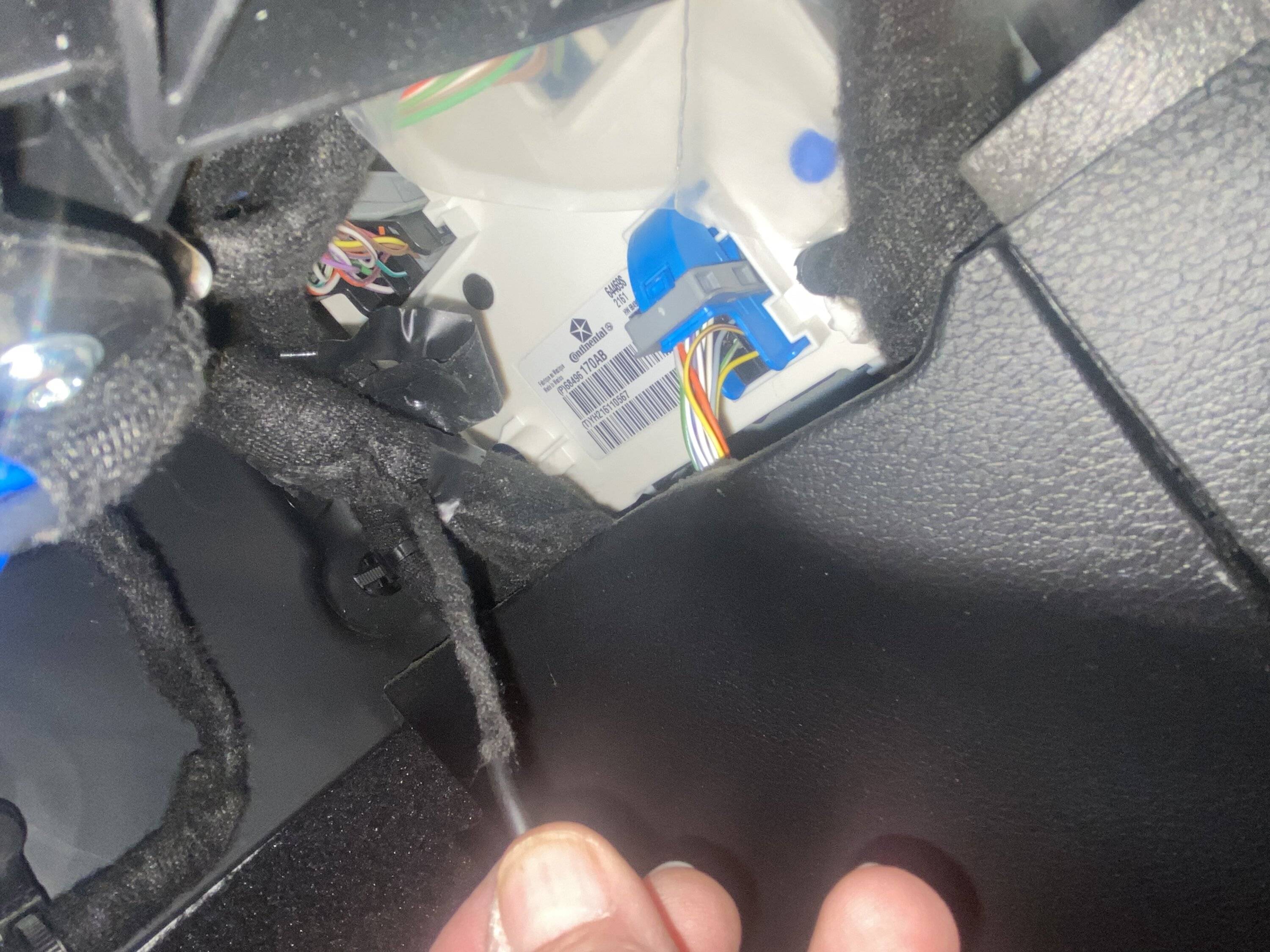 Jeep Gladiator Missing interior Aux switch wiring (solved) 4CF2AC26-E938-4122-AC21-6CE802EA62BC