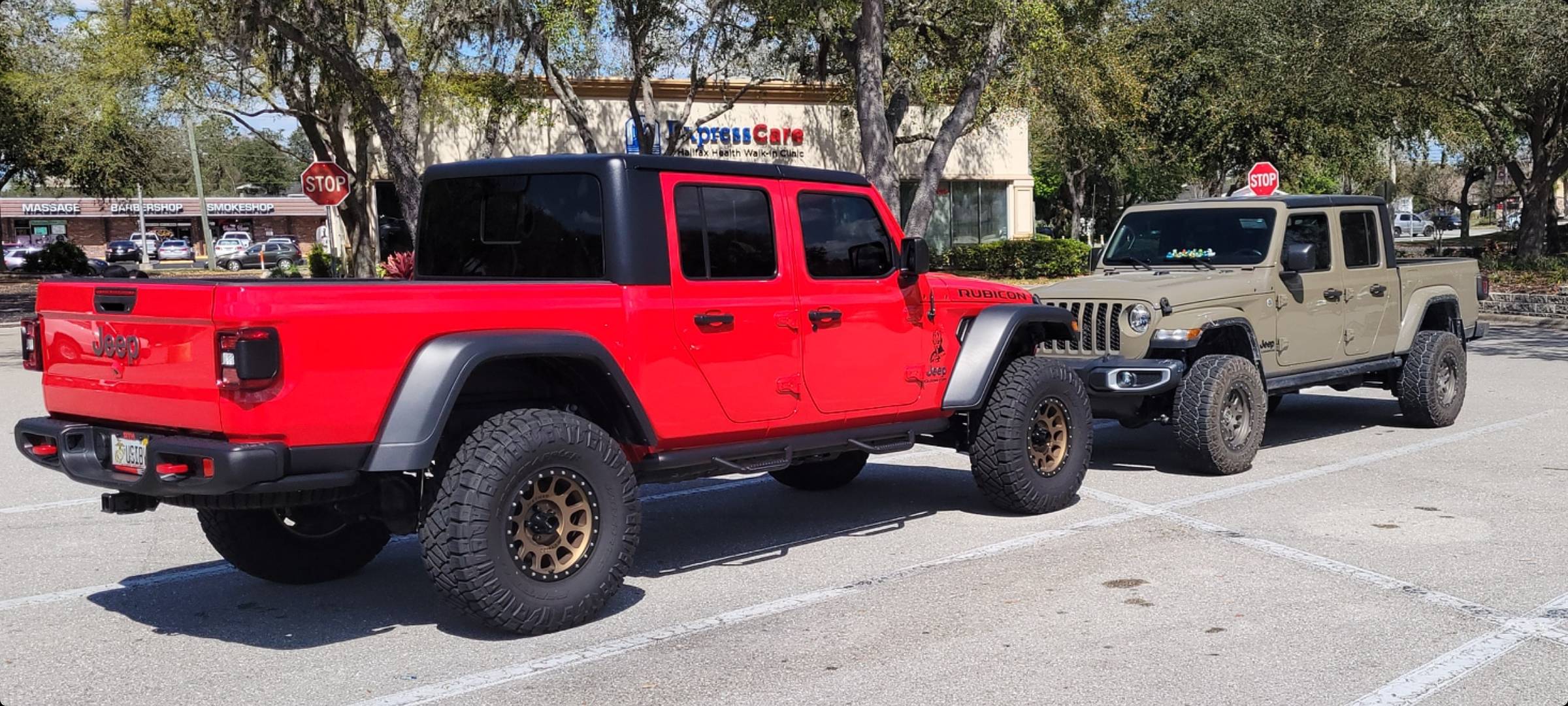 Jeep Gladiator Jeeps Parking Next To Jeeps Screenshot_20230226_195126_Gallery
