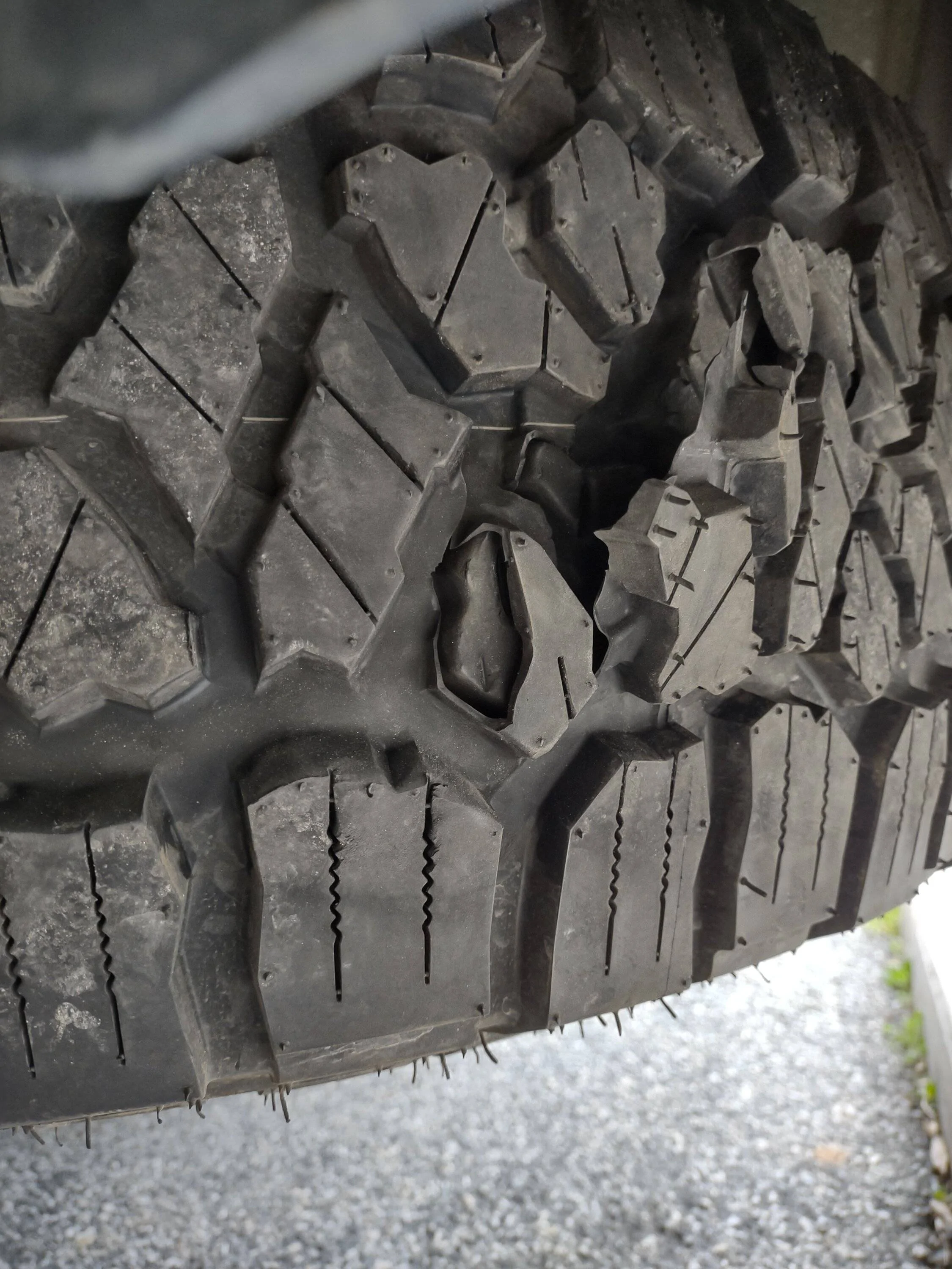 Jeep Gladiator Kenda Klever AT2 tread separation IMG_20230227_081139208_HDR