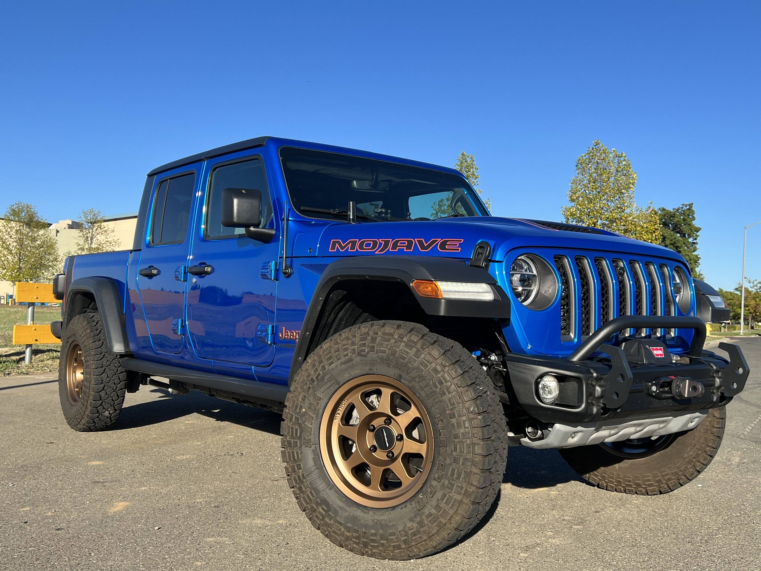 Jeep Gladiator HYDRO BLUE PEARL Gladiator JT Club 1FC55BD7-0863-4AD4-A70C-5E4E9F878454