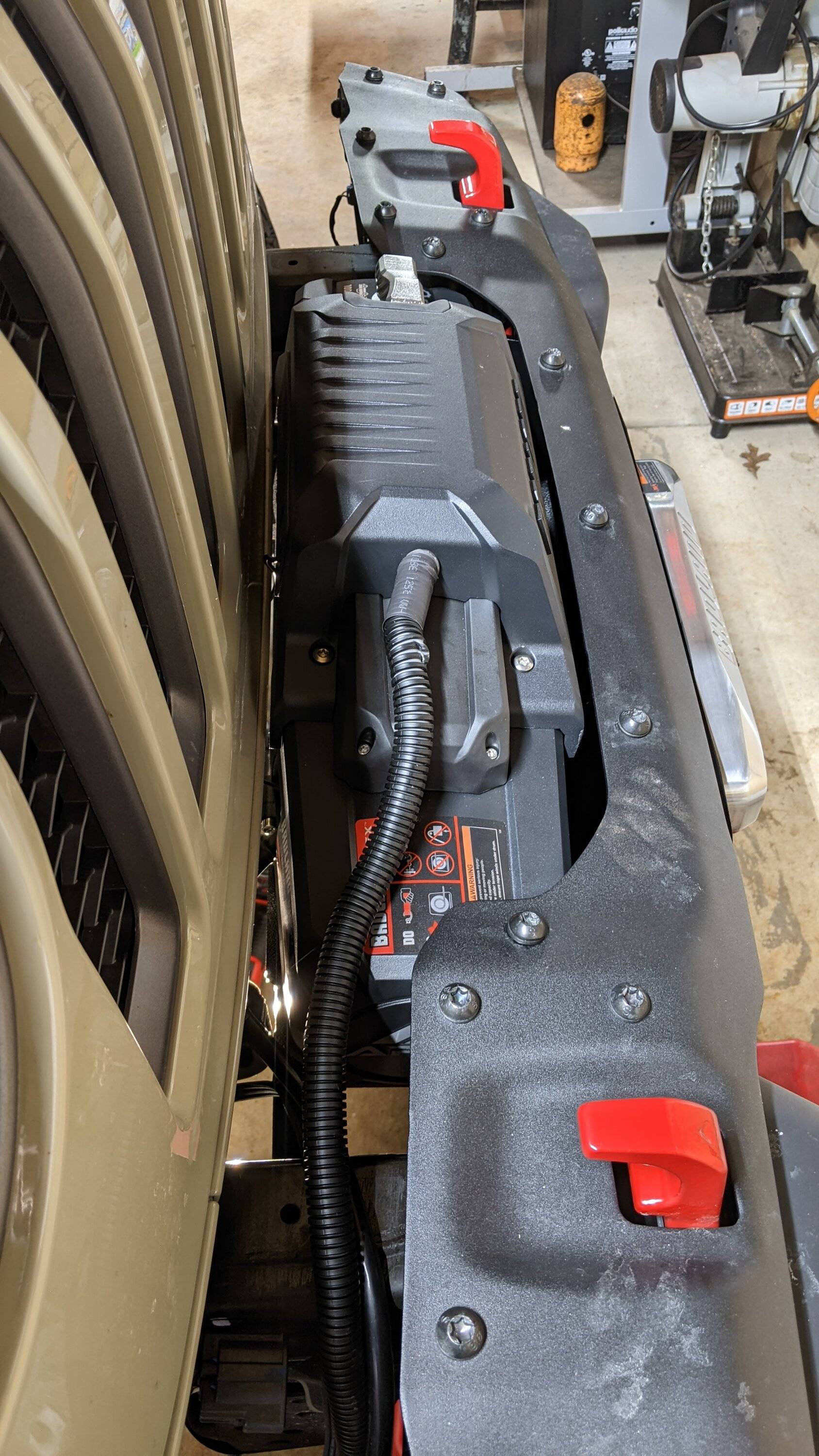 Jeep Gladiator Badlands Apex 12 / steel oem bumper good
