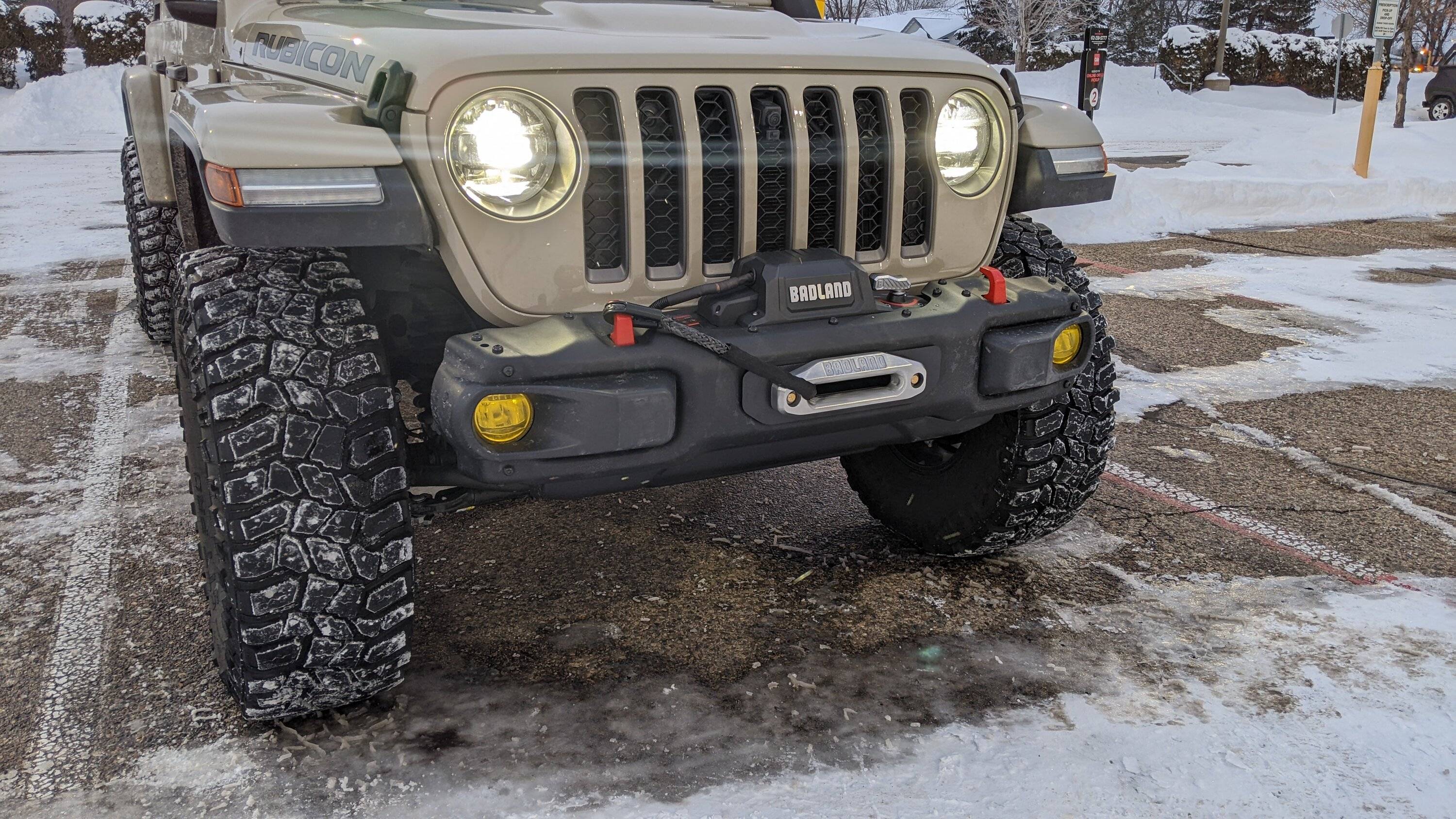 Jeep Gladiator Badlands Apex 12 / steel oem bumper PXL_20230224_000030238.NIGHT