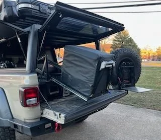 Jeep Gladiator 2020 Jeep Gladiator Sport w/Alu-Cab Cap/ Decked Drawer System/ Professionally installed EVO 4" lift w King Shocks/ Extras Truck 14