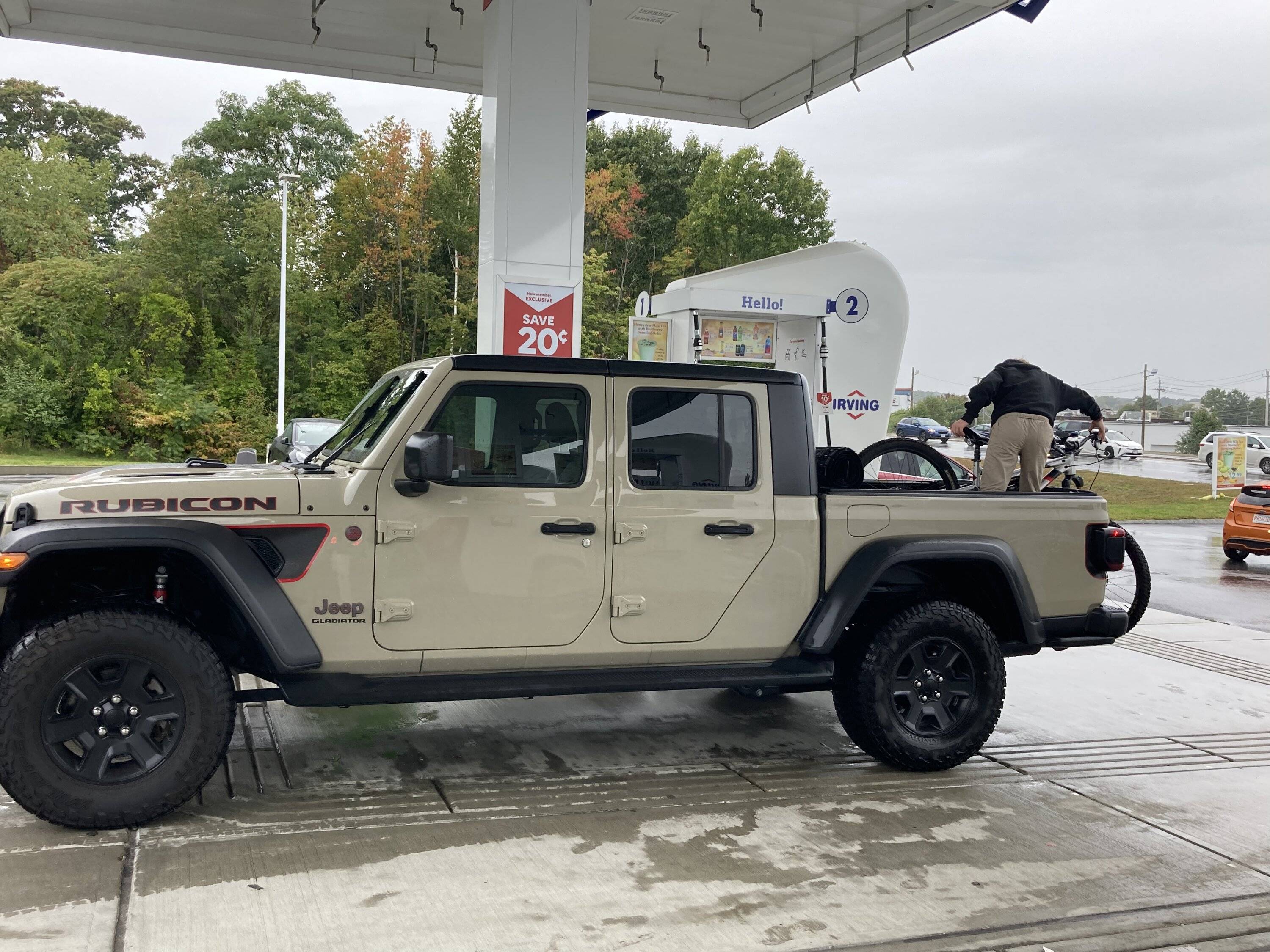 Jeep Gladiator Gobi warranty paint work…. Is it me or is this a different color? 1677CE14-5D34-46C9-9024-EE9228FA97F2