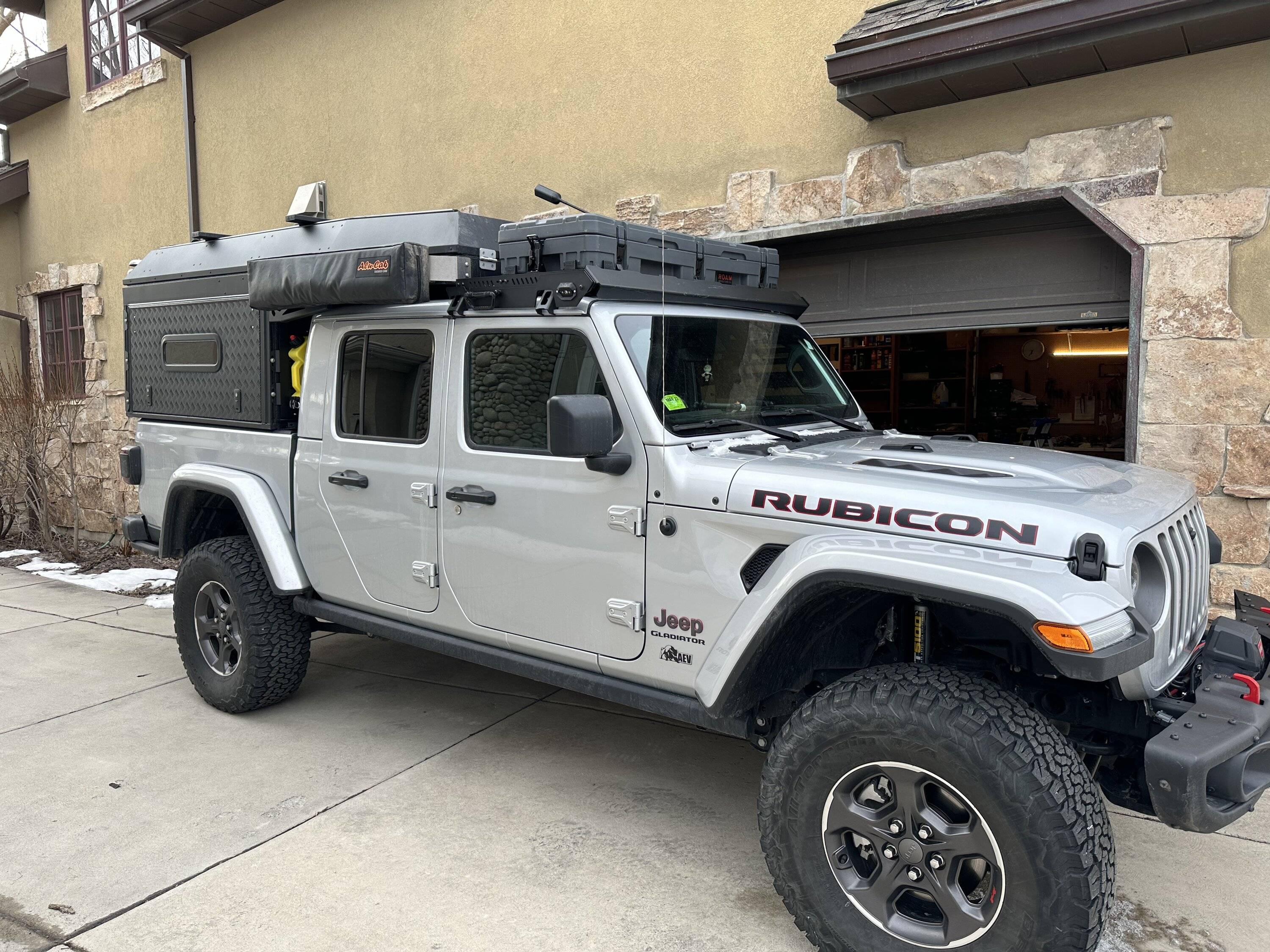 Jeep Gladiator Alu-Cab Canopy Camper Roll Call B39028CC-E3F4-4FDC-A603-0385A04177D3
