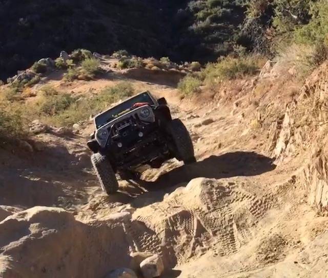 Jeep Gladiator What can a Mojave on 35s NOT do? jeepwave.JPG