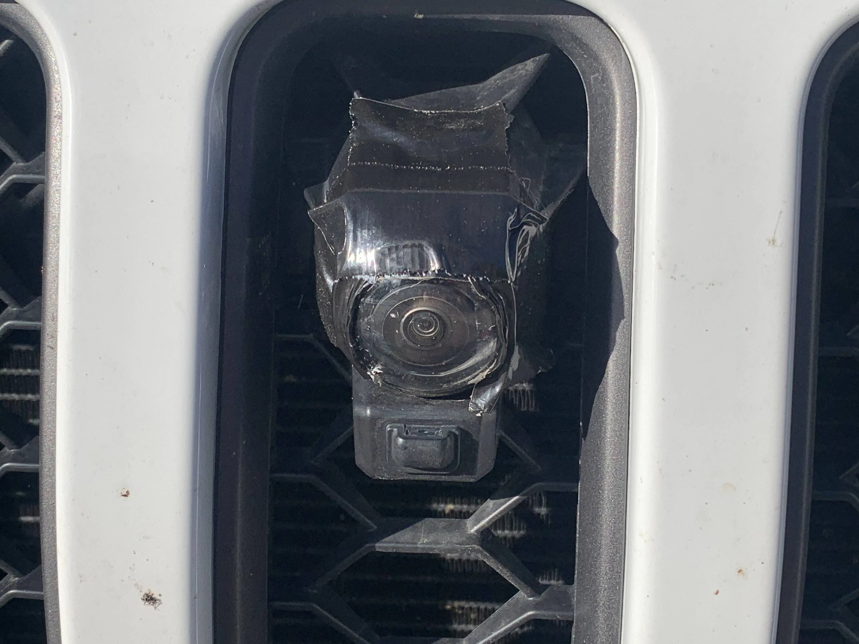 Jeep Gladiator MOPAR trail cam broken lens CCCFC094-1D1F-4FF5-980E-22CD9DA5F073