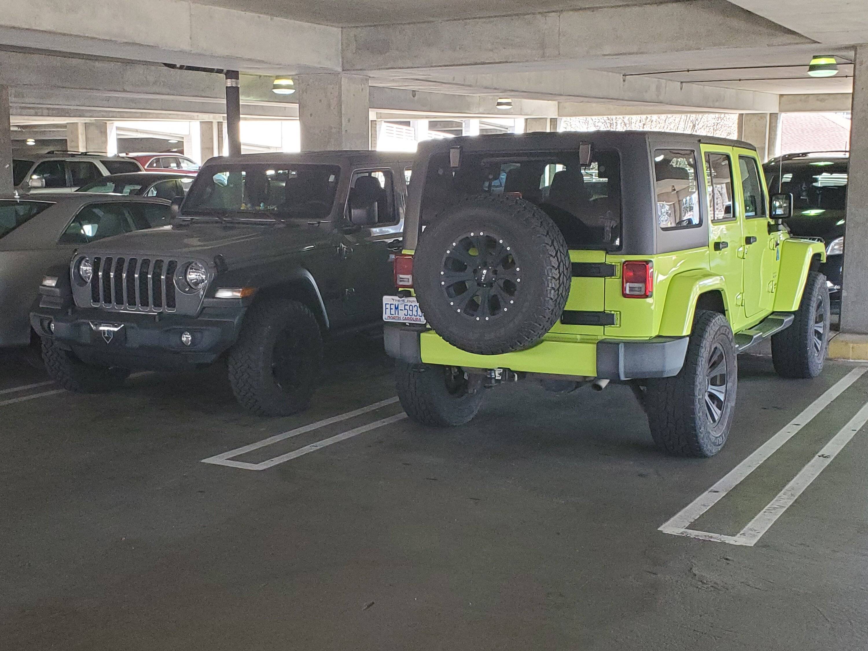 Jeep Gladiator Jeeps Parking Next To Jeeps 20230228_140207