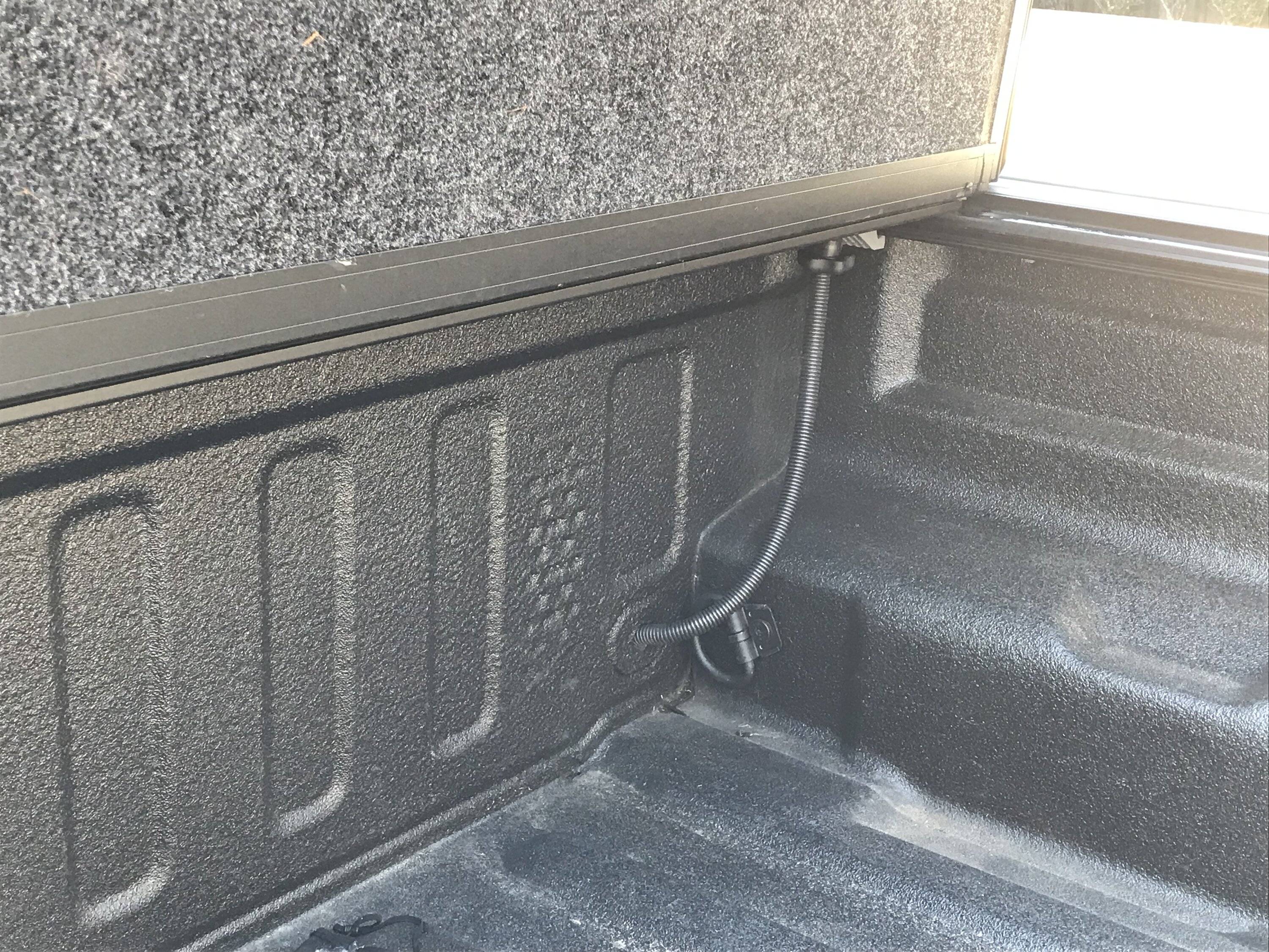 Jeep Gladiator UNDERCOVER ULTRA FLEX HARD TONNEAU COVER- $500 CDE9CE25-5B47-4585-B6FF-D9F9B13407BF