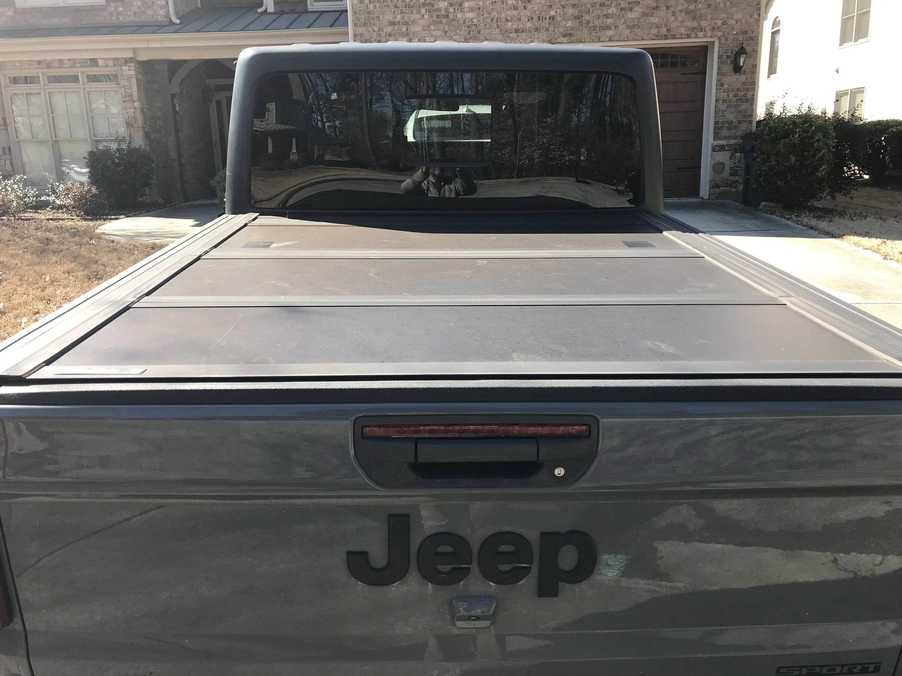 Jeep Gladiator UNDERCOVER ULTRA FLEX HARD TONNEAU COVER- $500 B460E886-59EE-4F7A-9239-A801C85A8D39