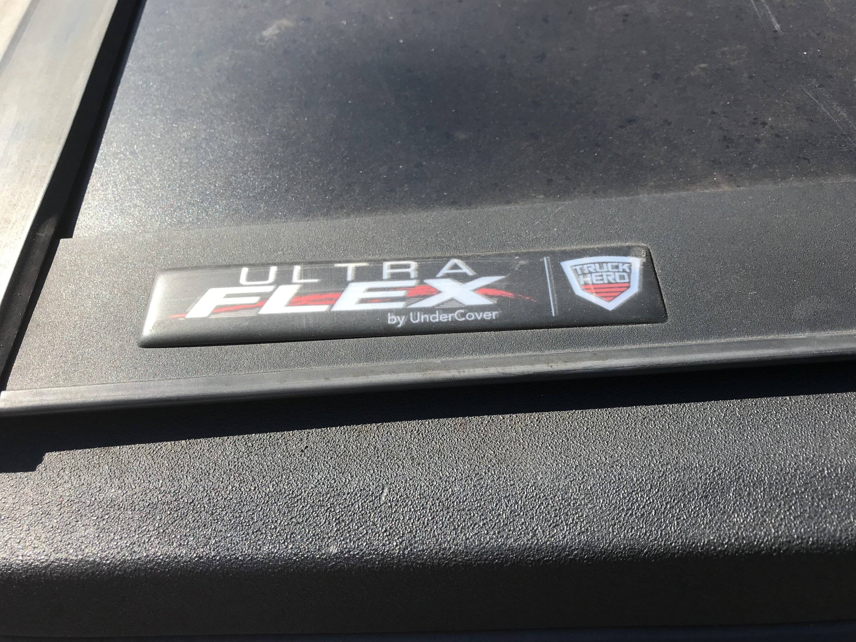 Jeep Gladiator UNDERCOVER ULTRA FLEX HARD TONNEAU COVER- $500 24CD1B06-E0BB-427D-B353-CAB74DDAF968