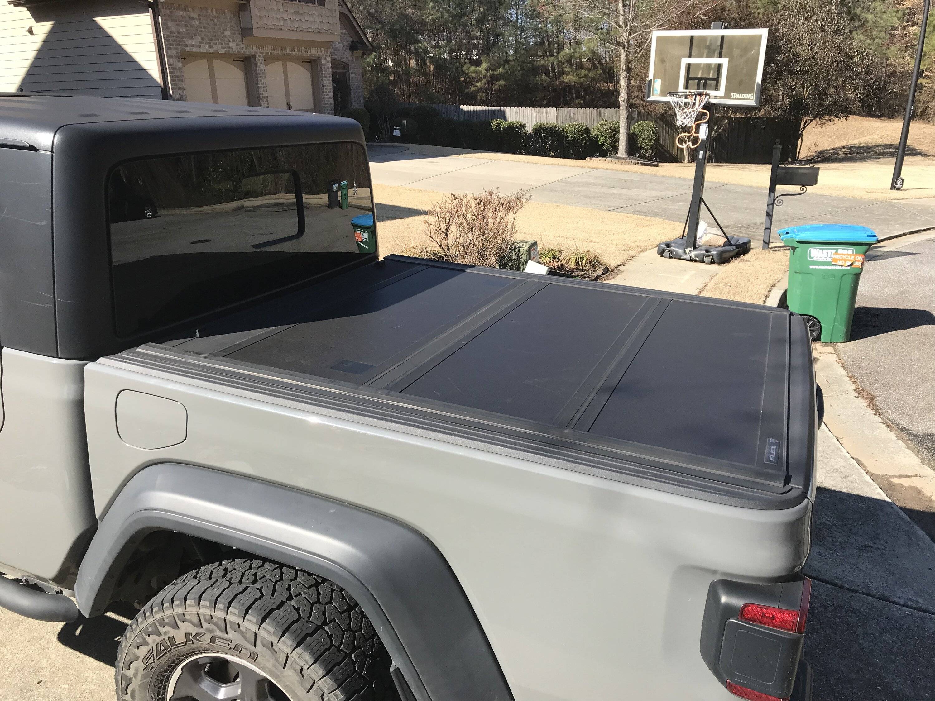 Jeep Gladiator UNDERCOVER ULTRA FLEX HARD TONNEAU COVER- $500 F2F21CE2-F205-4004-91C4-8DEF31EC01E1