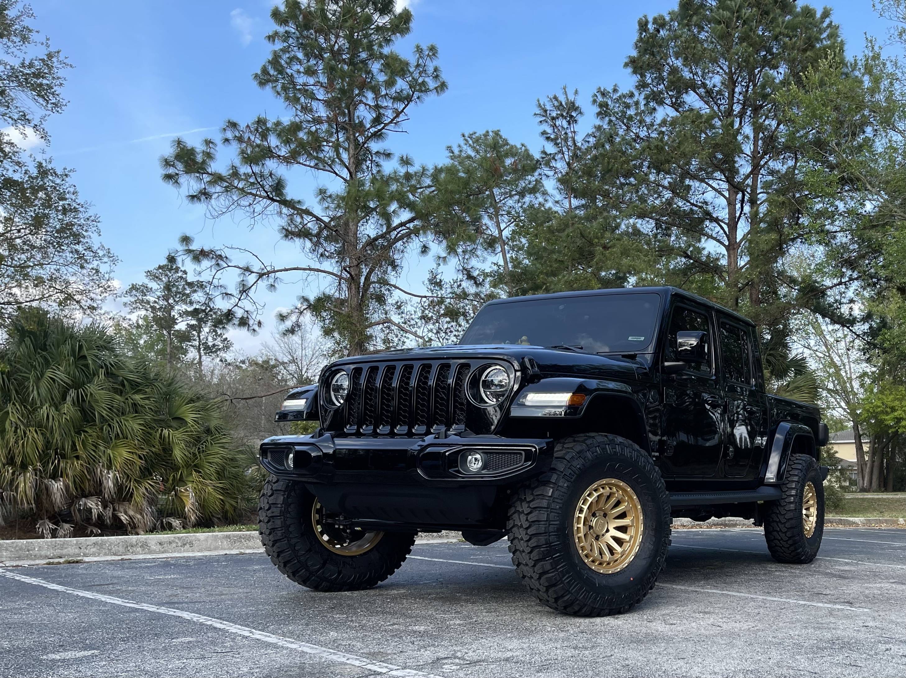 Jeep Gladiator BLACK Gladiator JT Club 0485786D-5104-40A2-880F-ED8ABF7C3651