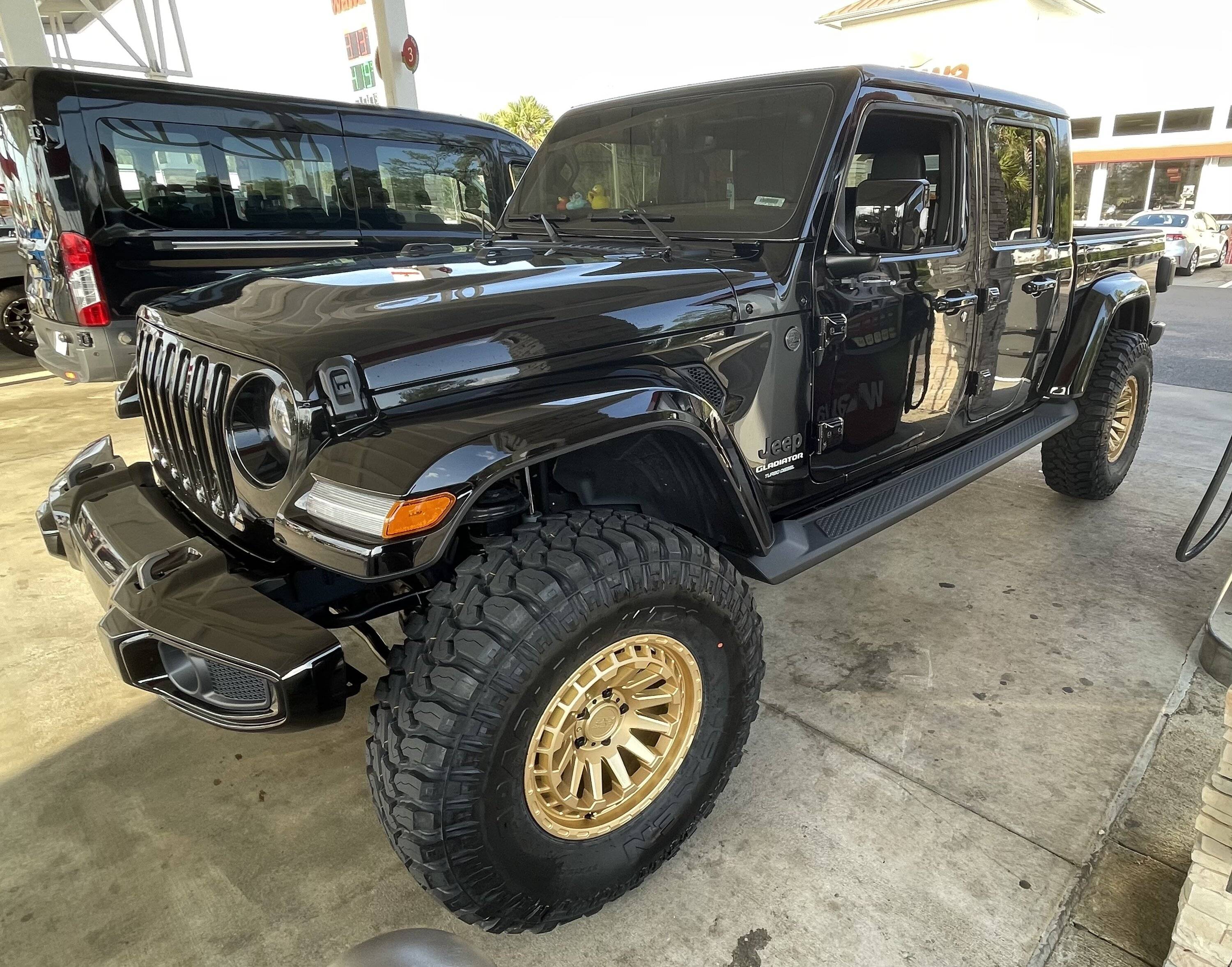 Jeep Gladiator BLACK Gladiator JT Club 5550FB88-B081-4D09-91A2-5558D11203FC