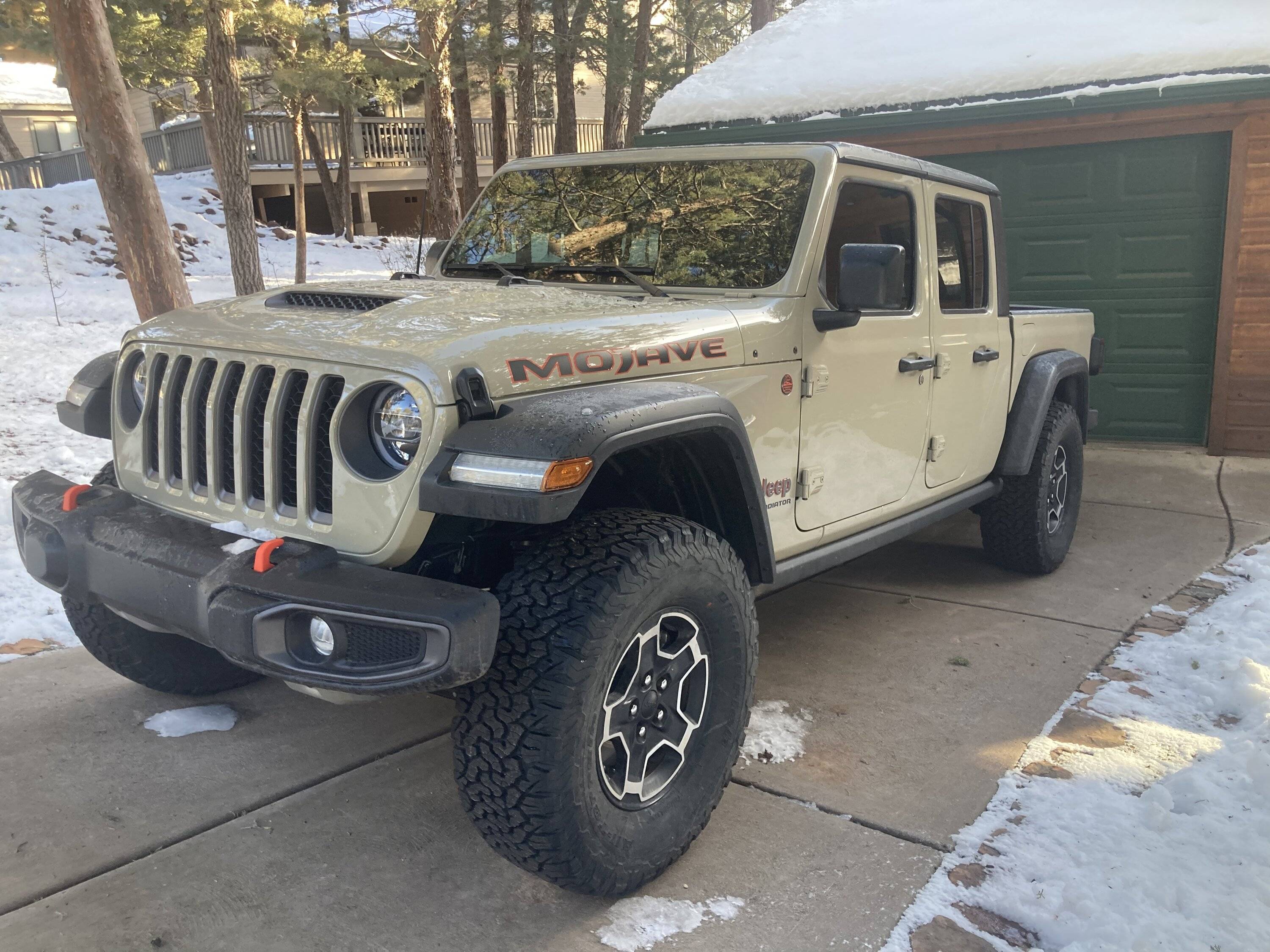 Jeep Gladiator Share pics of Mojave with Stock Rims and 35's (11.5 and 12.5)...Please :) 23976788-4125-4558-9404-0BC590D5BF1F