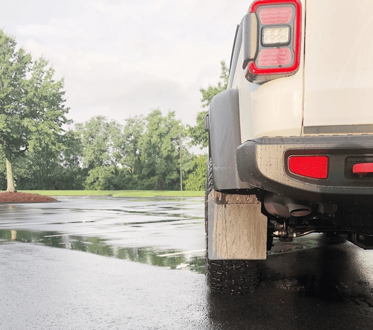 Jeep Gladiator Do mud flaps make a difference (protect my driver's door handle from road grit/mud)? 1678111811192