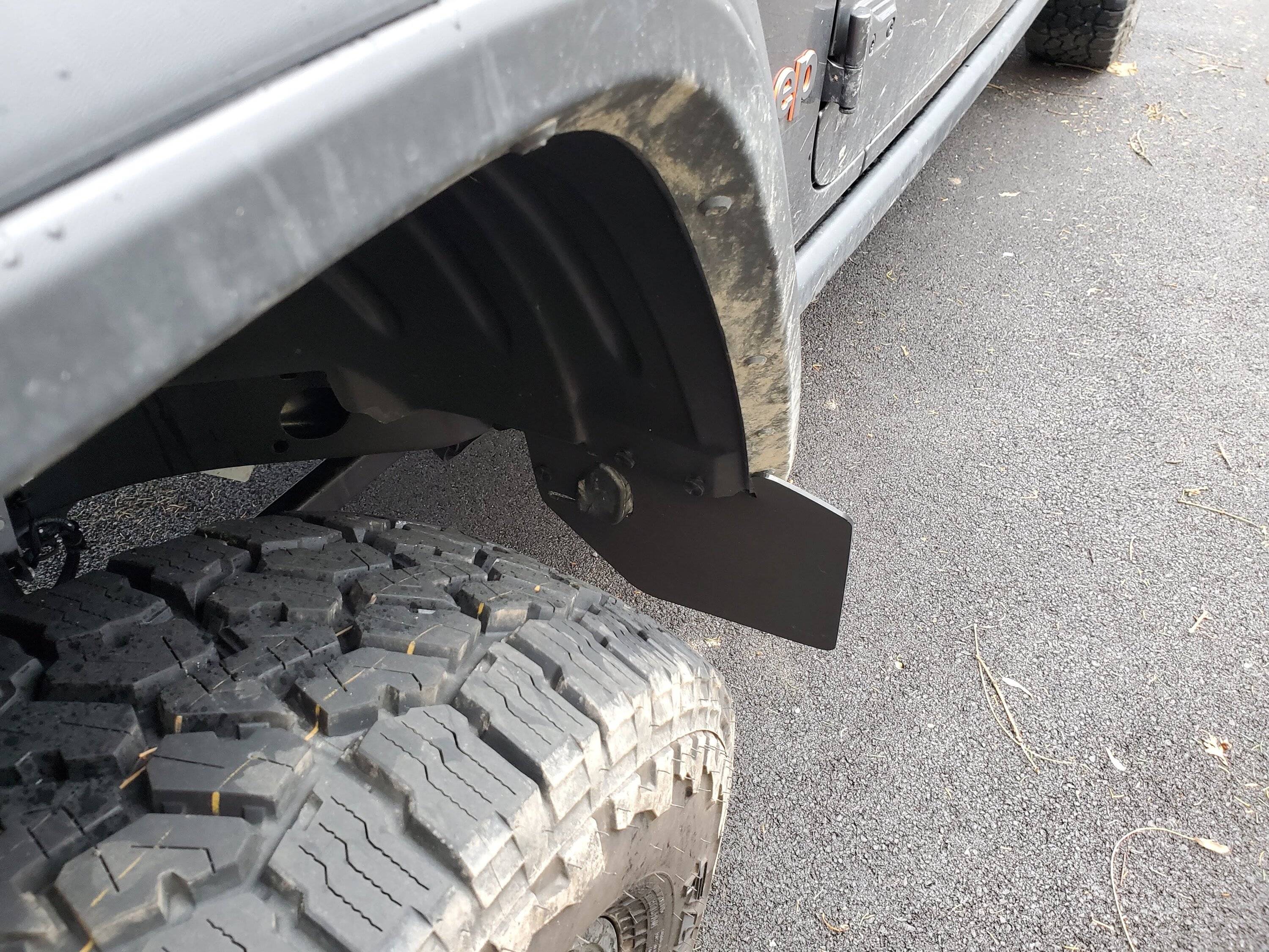 Jeep Gladiator Do mud flaps make a difference (protect my driver's door handle from road grit/mud)? 20211211_142304