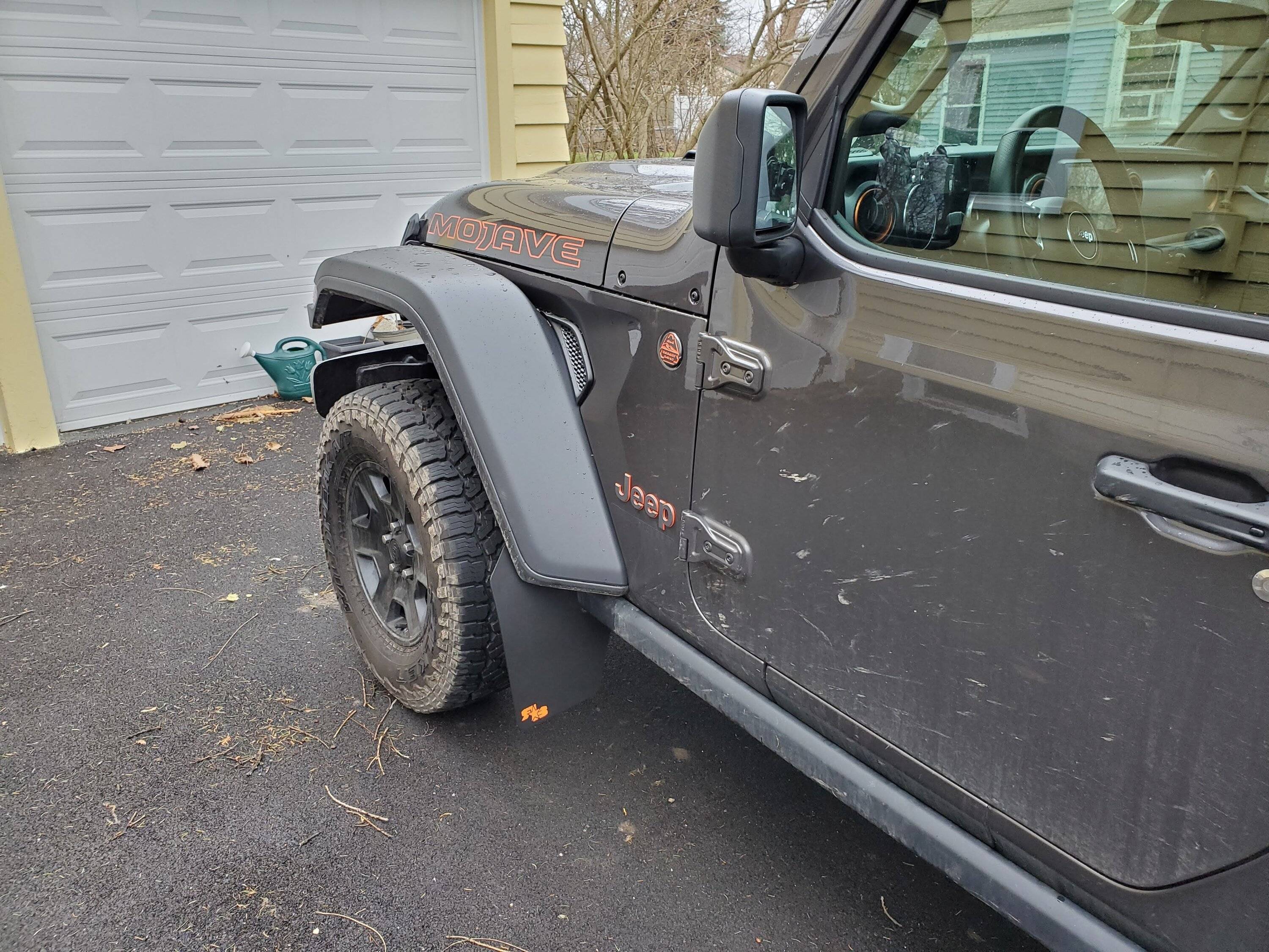 Jeep Gladiator Do mud flaps make a difference (protect my driver's door handle from road grit/mud)? 20211211_142251