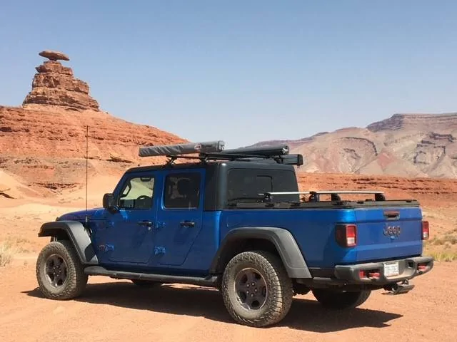 Jeep Gladiator Mounted Awnings hat
