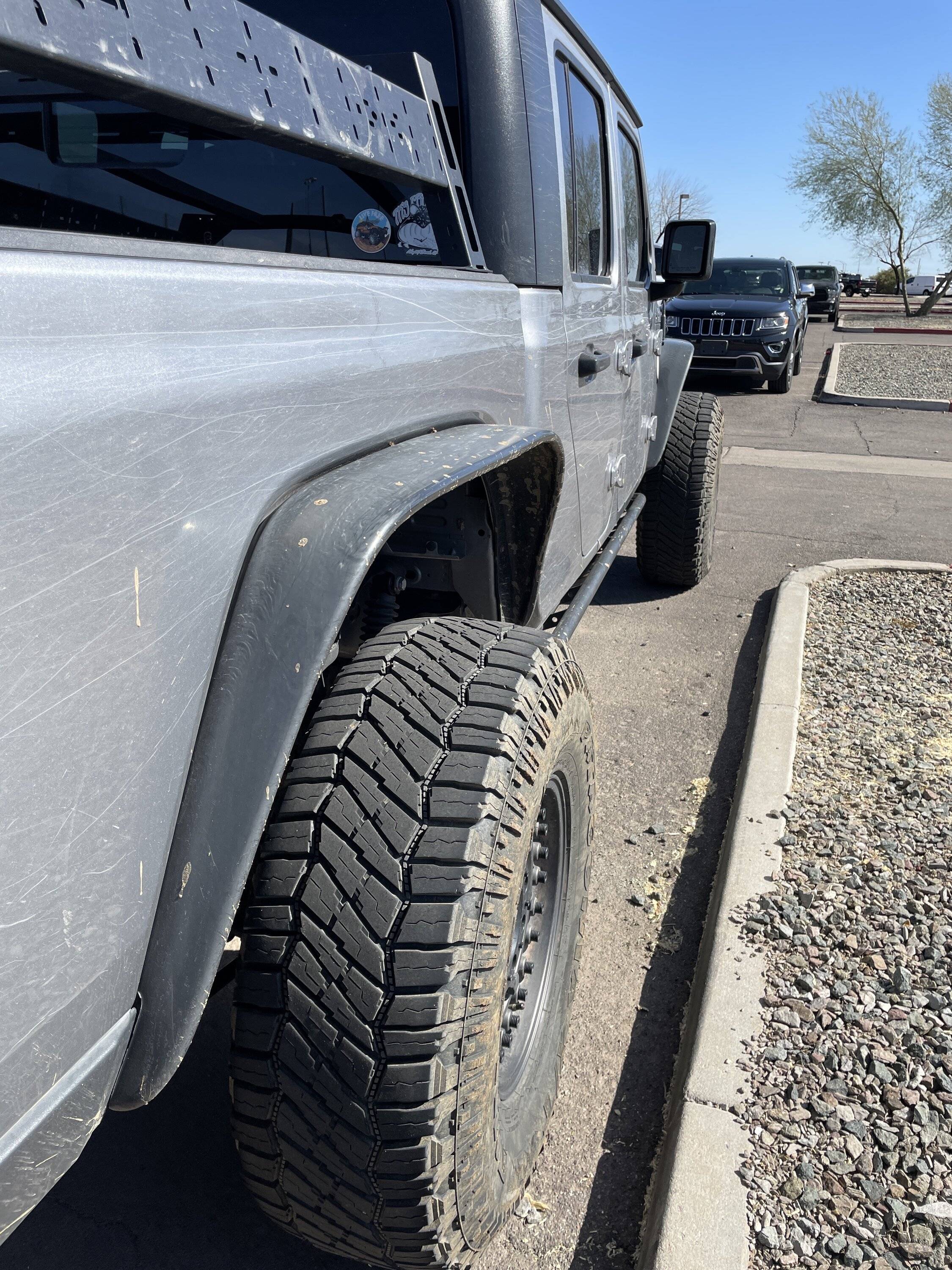 Jeep Gladiator Do mud flaps make a difference (protect my driver's door handle from road grit/mud)? IMG_0291