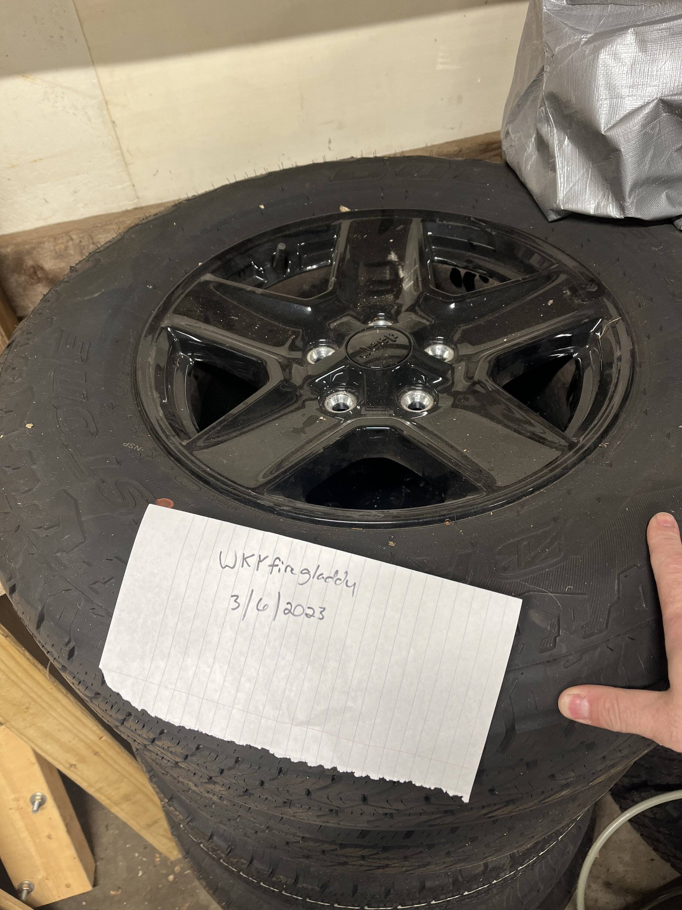 Jeep Gladiator Stock wheels and tires and tpms 2021 $400 18D76570-F7F2-47F5-B42F-56622D750E57
