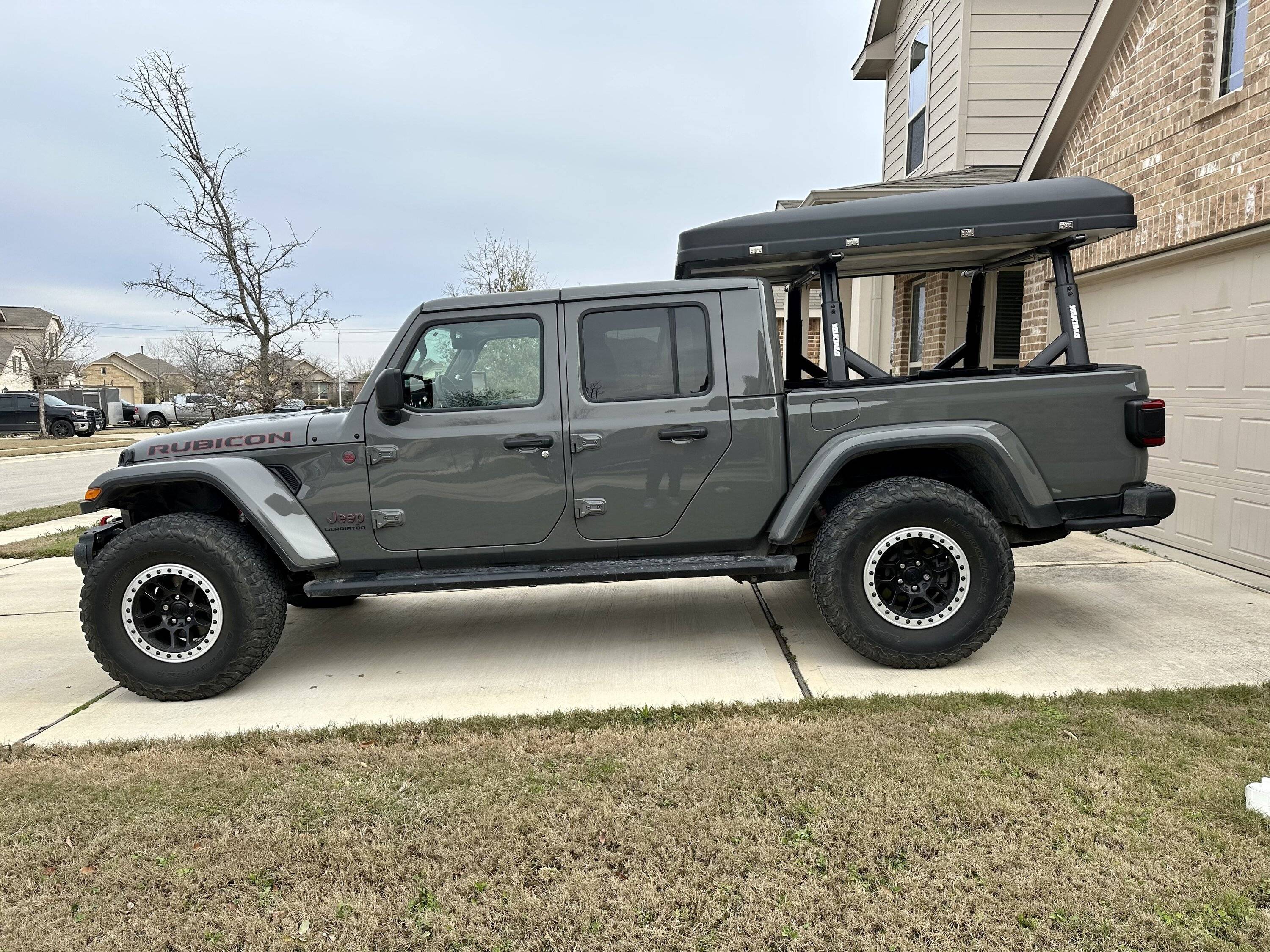 Jeep Gladiator Searching for a hoist setup to install/remove roof top tent on a driveway IMG_2467