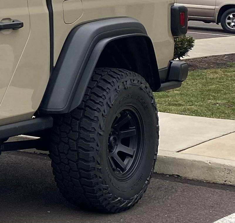 Jeep Gladiator Do mud flaps make a difference (protect my driver's door handle from road grit/mud)? DBOR_Fenders_5