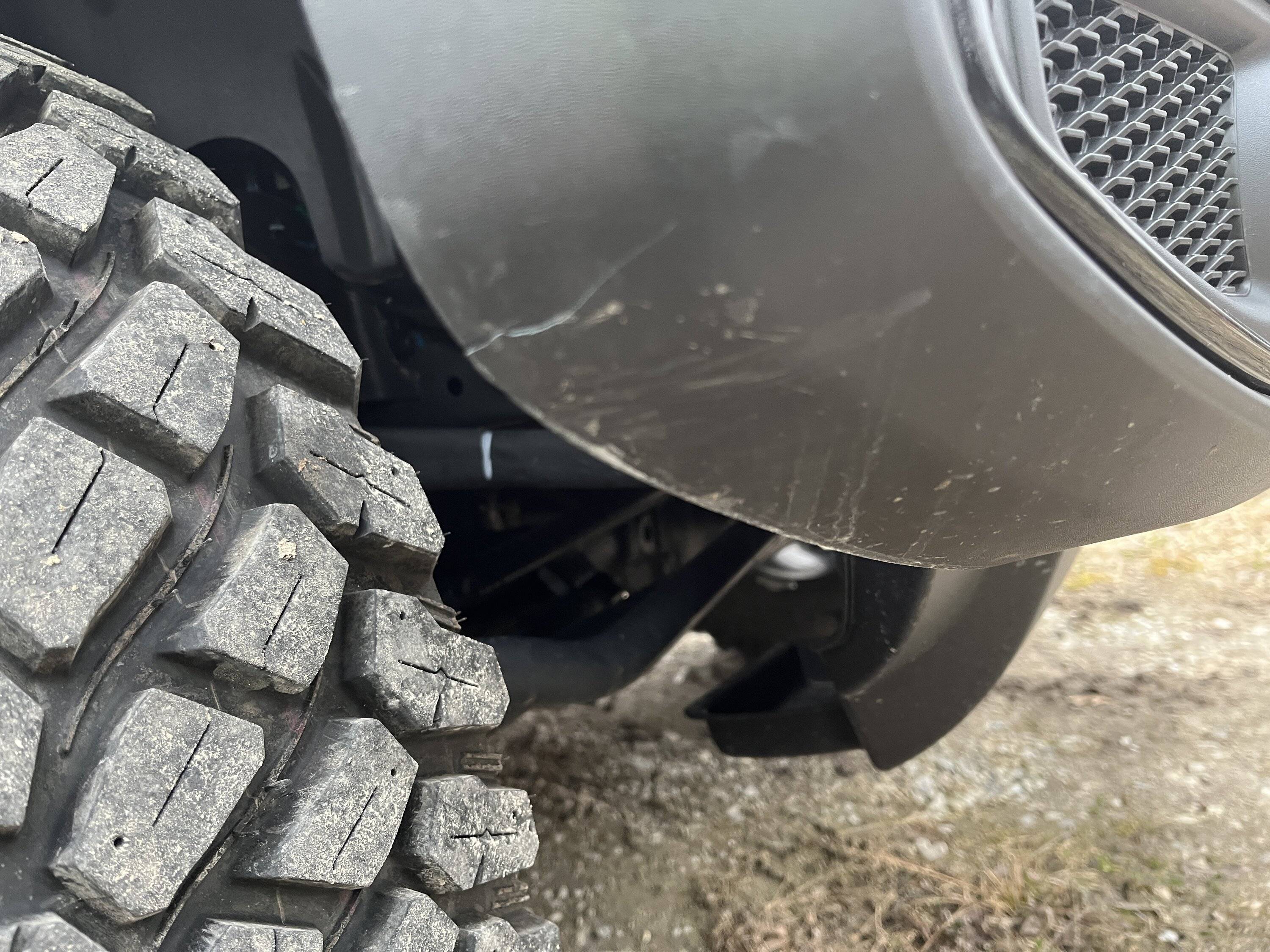 Jeep Gladiator Convincing argument for full width bumper. Change my mind 6D38C237-A7A7-4580-A858-7BA018015A3B