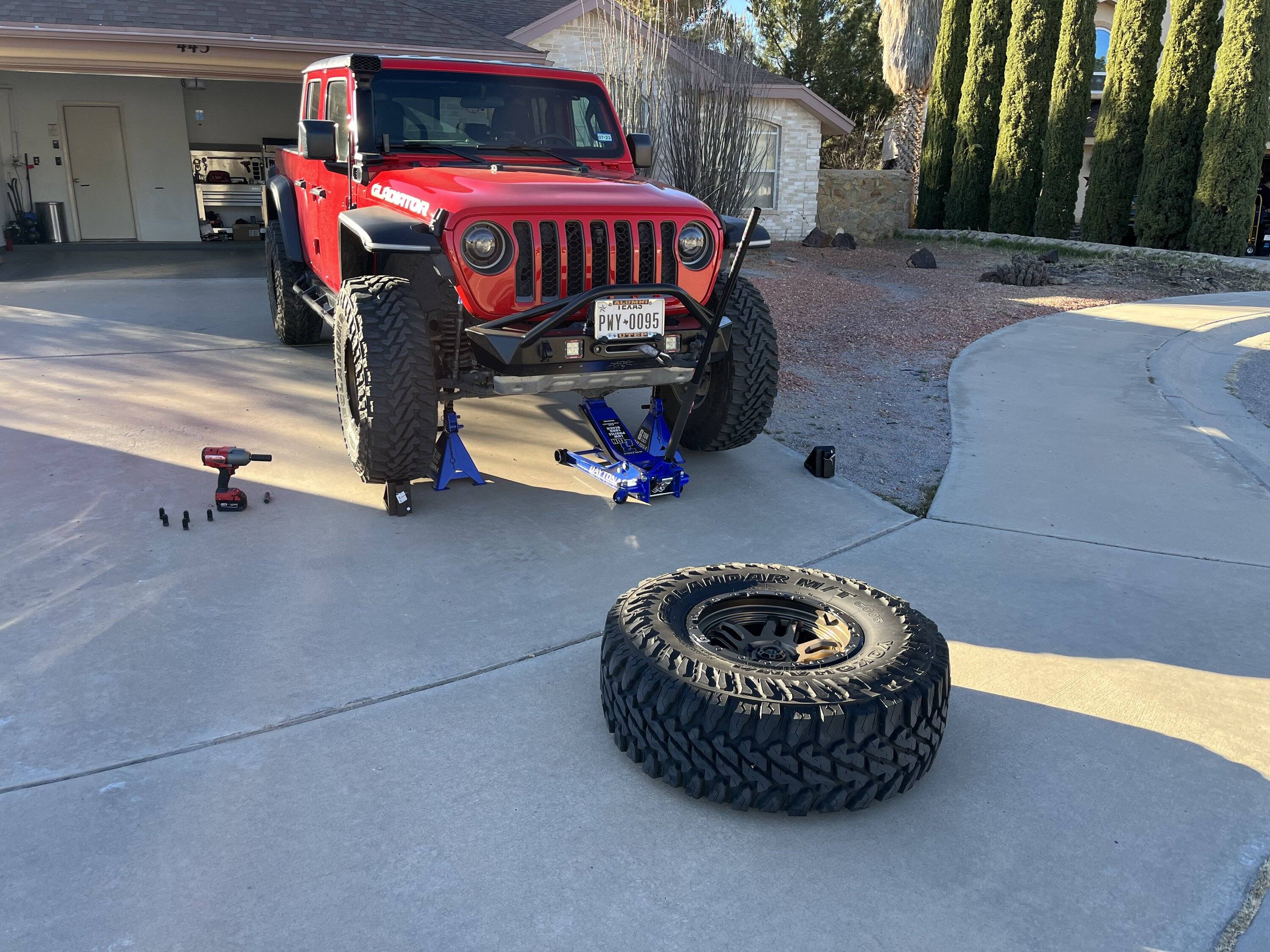 Jeep Gladiator JTR overhead clearance: 35s, 37s, lift and none IMG_5975.JPG