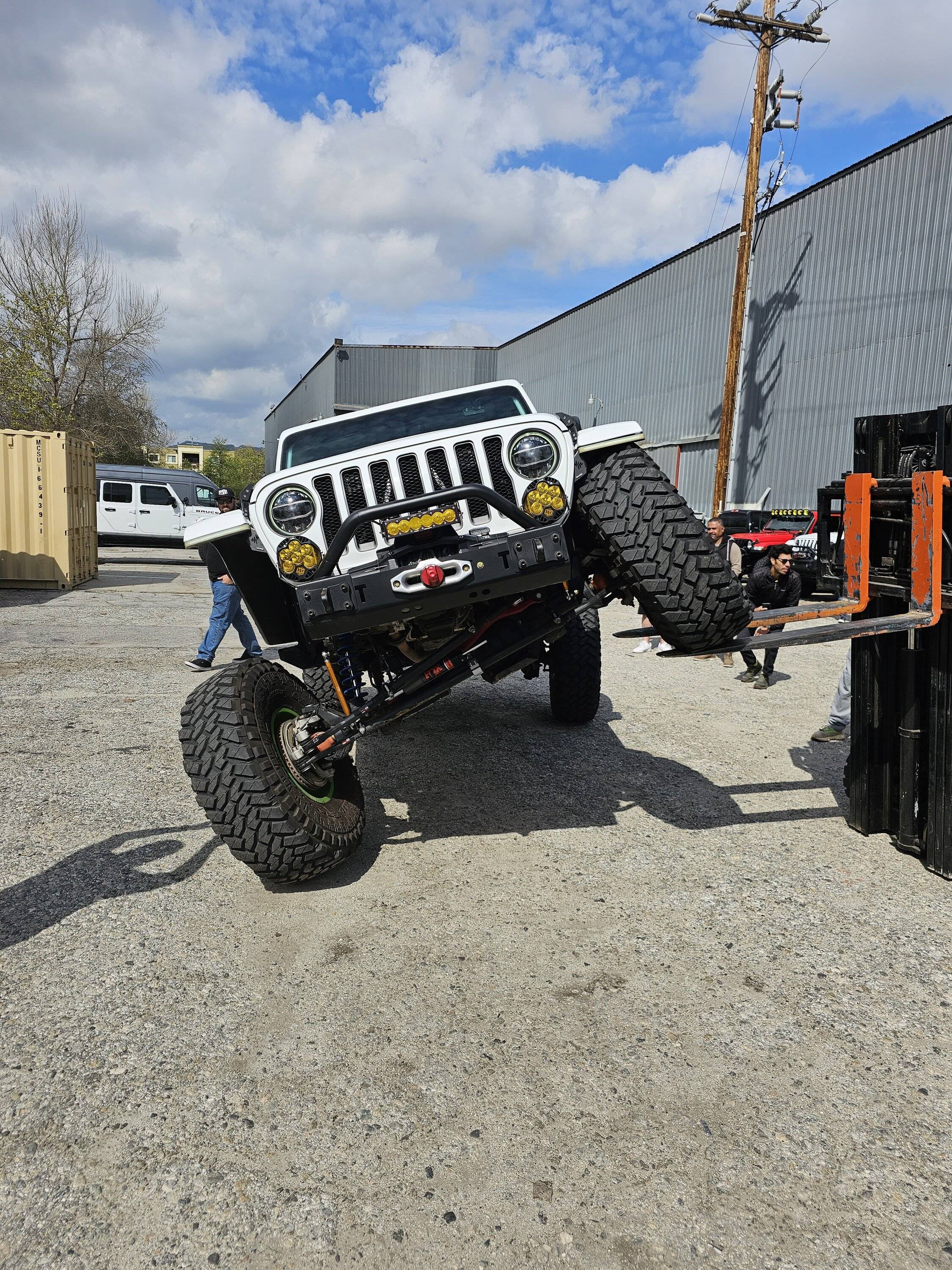 Jeep Gladiator Rusty's 4" lift WOW... easily clears the 37's 20230304_105259