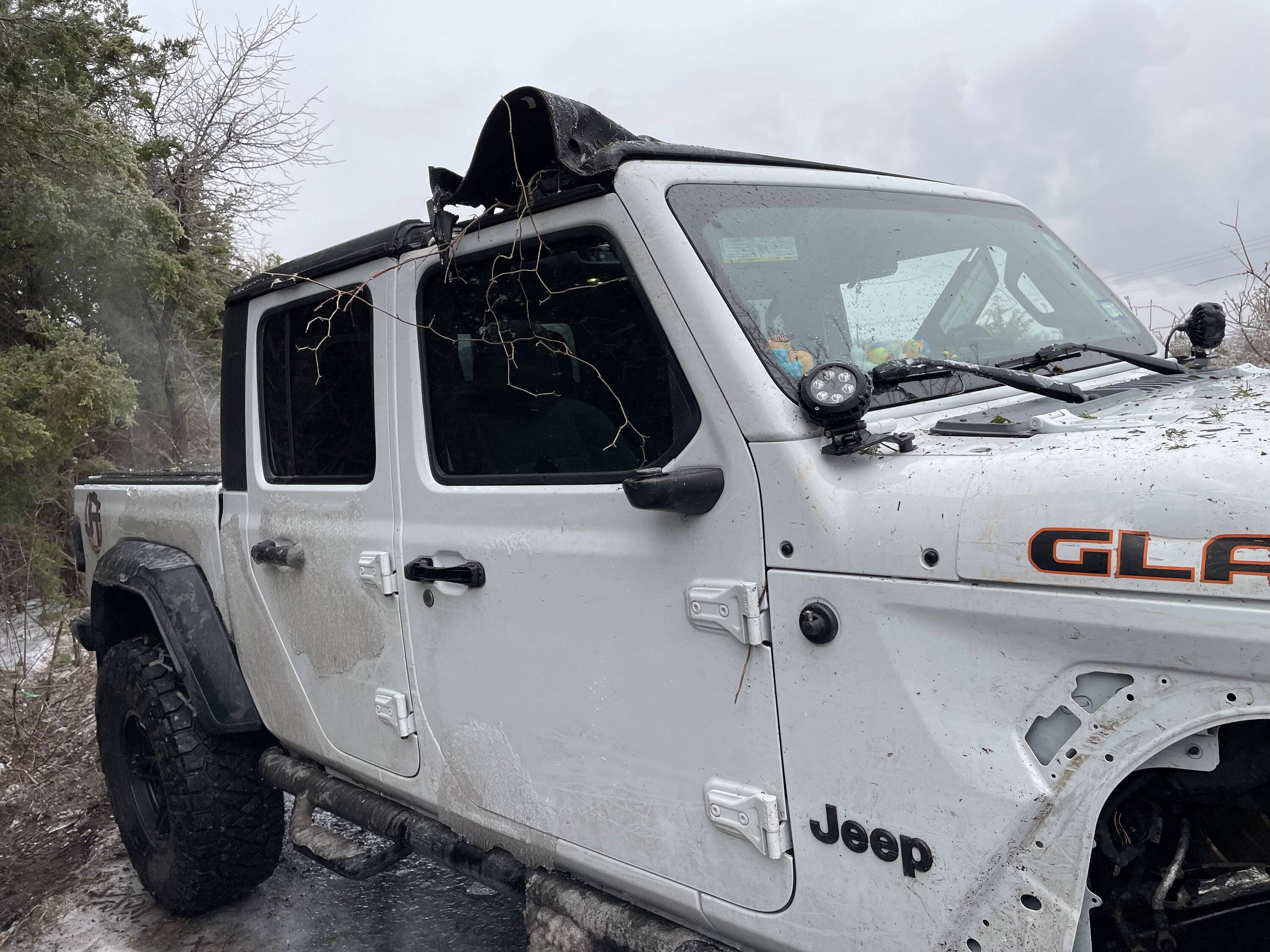 Jeep Gladiator 2020 Bright White Max Tow E1999835-94F0-49B3-A531-A80AAB25A18B