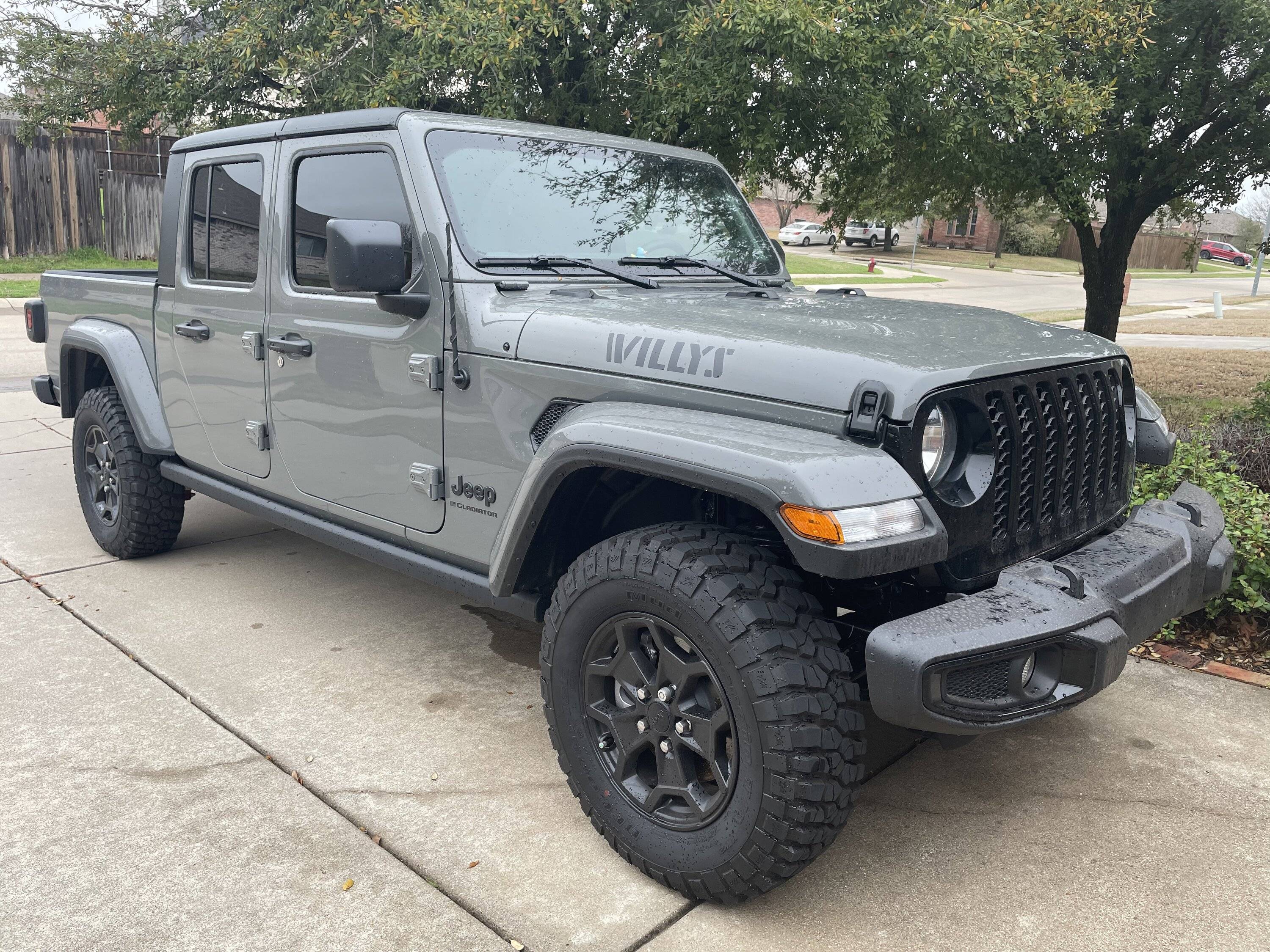 Jeep Gladiator 2020 Bright White Max Tow 6749CEF8-6743-4CF8-A3AE-CD1602B095CB