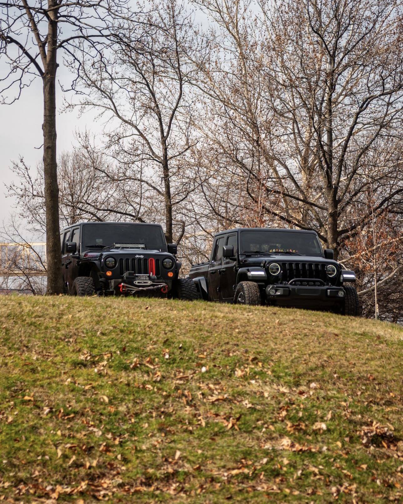 Jeep Gladiator Jeeps Parking Next To Jeeps 8F8B4654-6A00-423F-B17E-3707F3EB9414