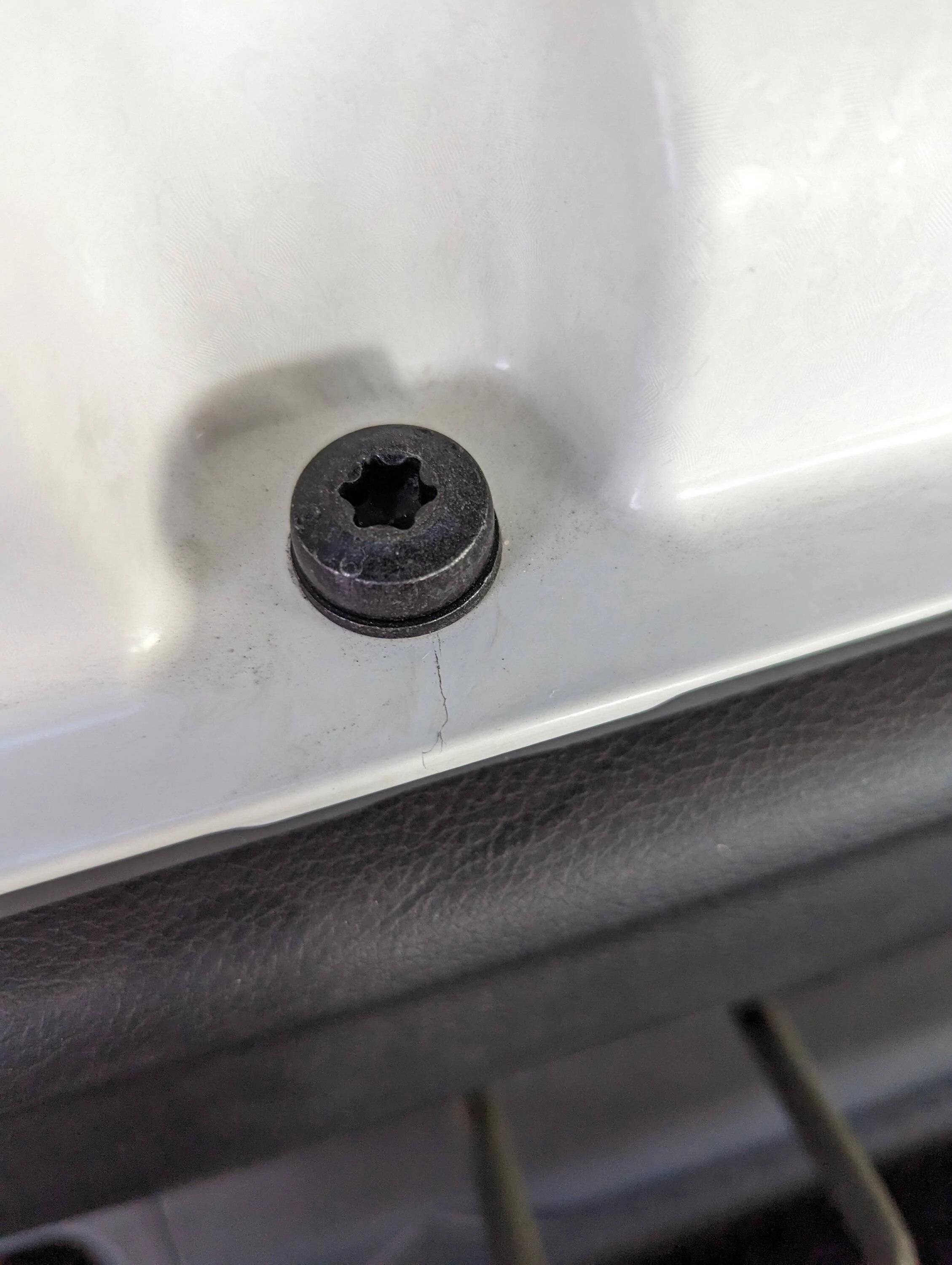 Jeep Gladiator Hardtop cracked at bolt PXL_20230308_230953975