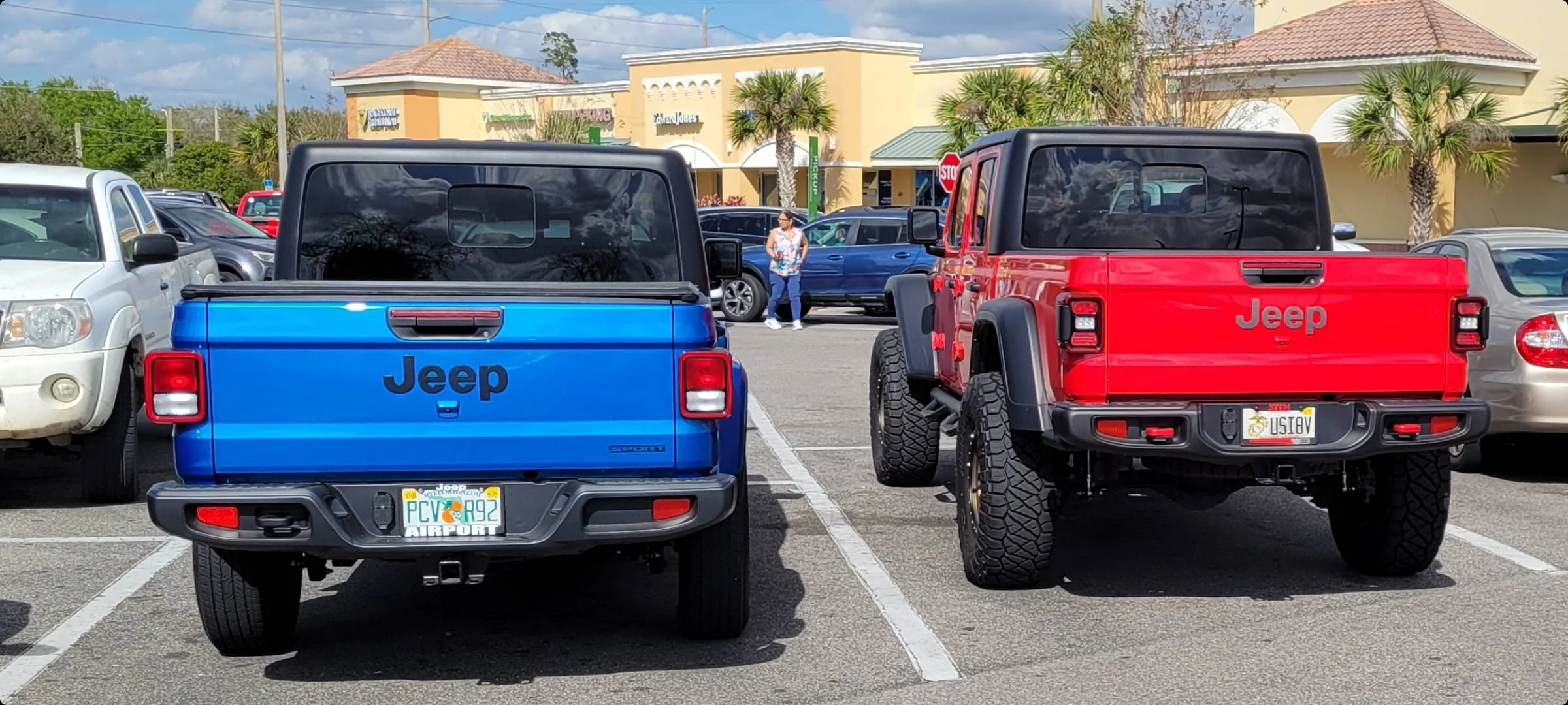 Jeep Gladiator Looking at the Gladiator from behind.... rear