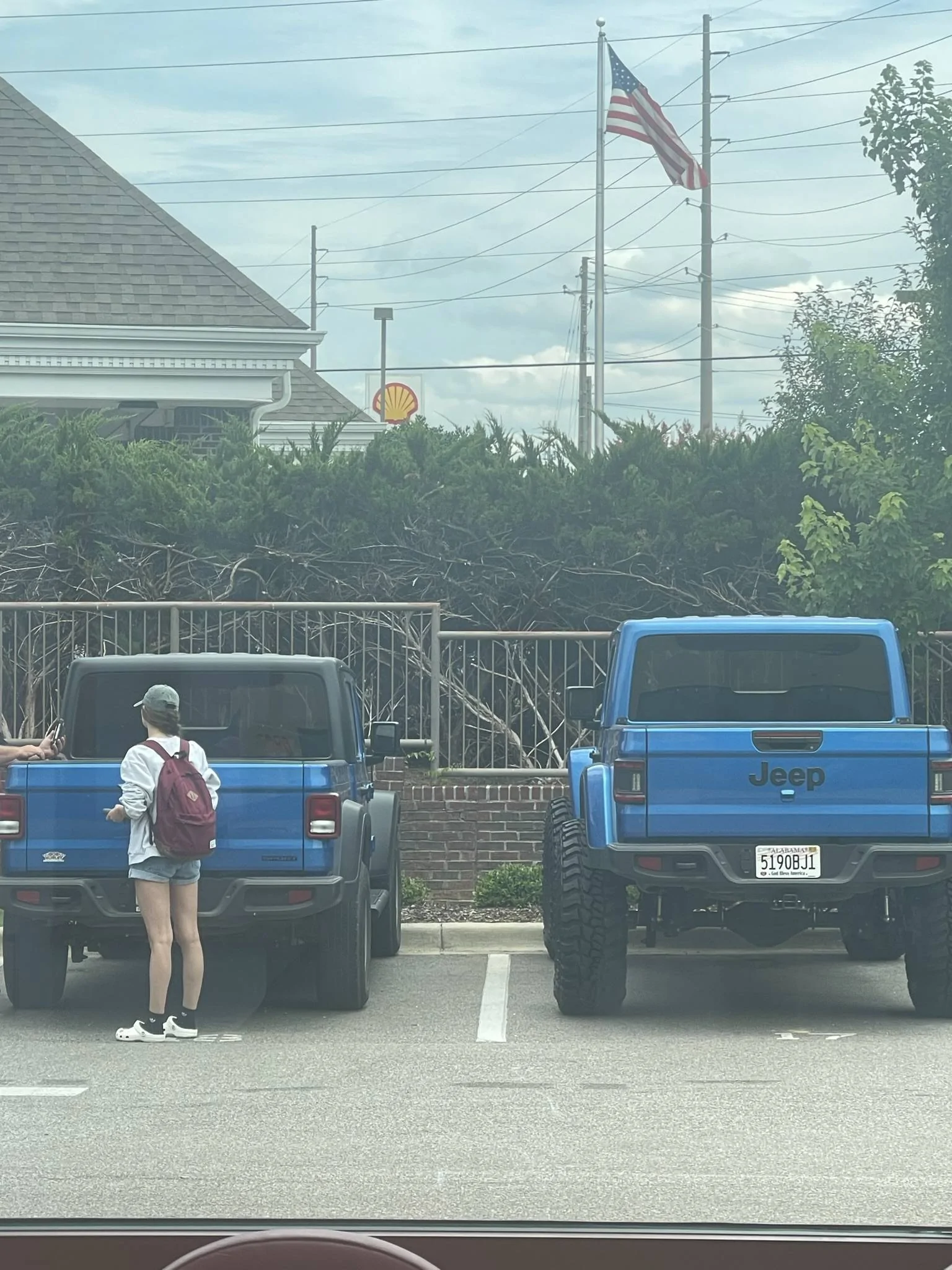 Jeep Gladiator Looking at the Gladiator from behind.... 8574FFB1-F9B1-4D65-B447-D014F9E521E3