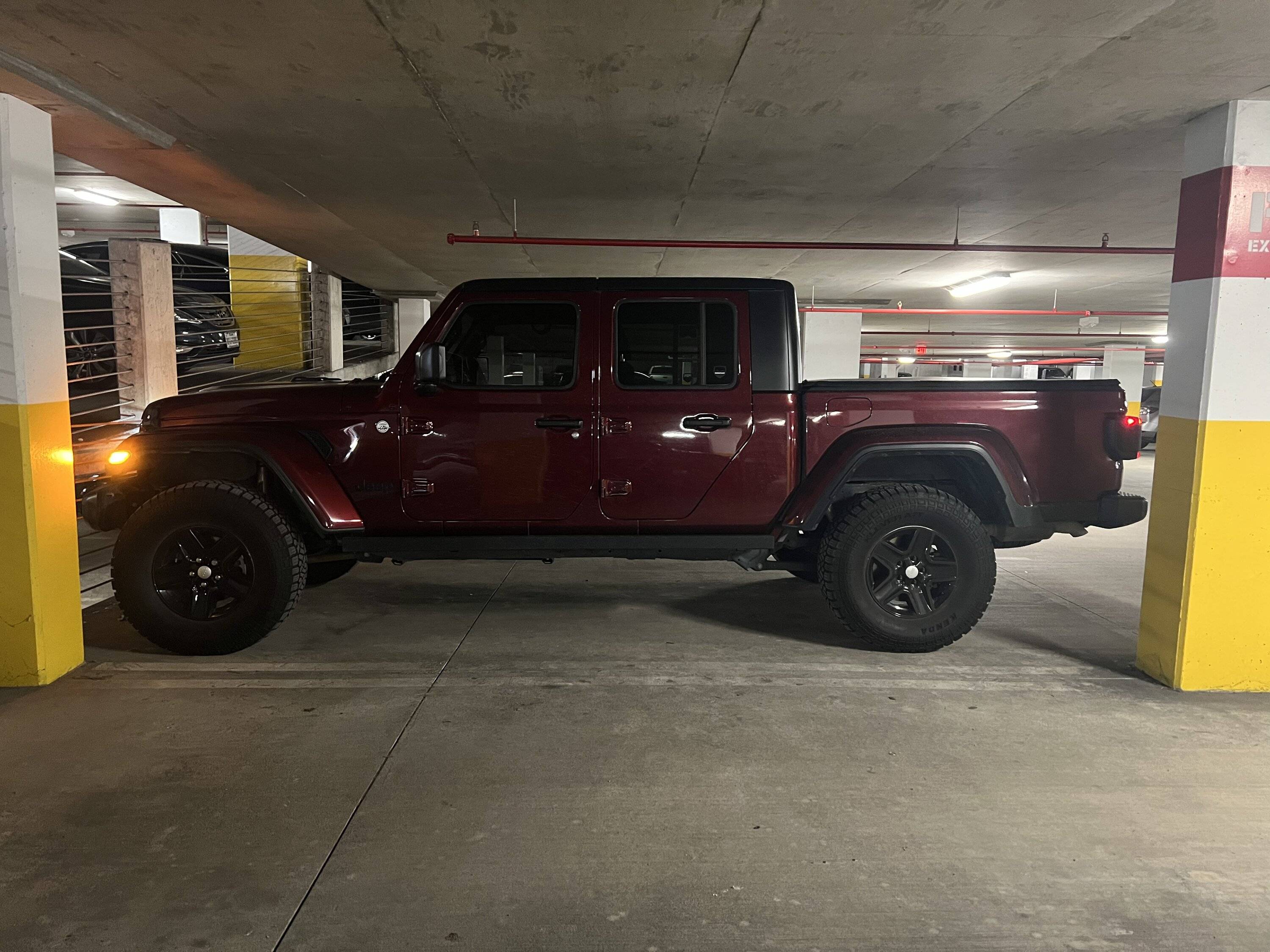 Jeep Gladiator Skyjacker vs Rough Country Level 1220EC4E-51AF-40C5-8AF6-D9B706EBBD06