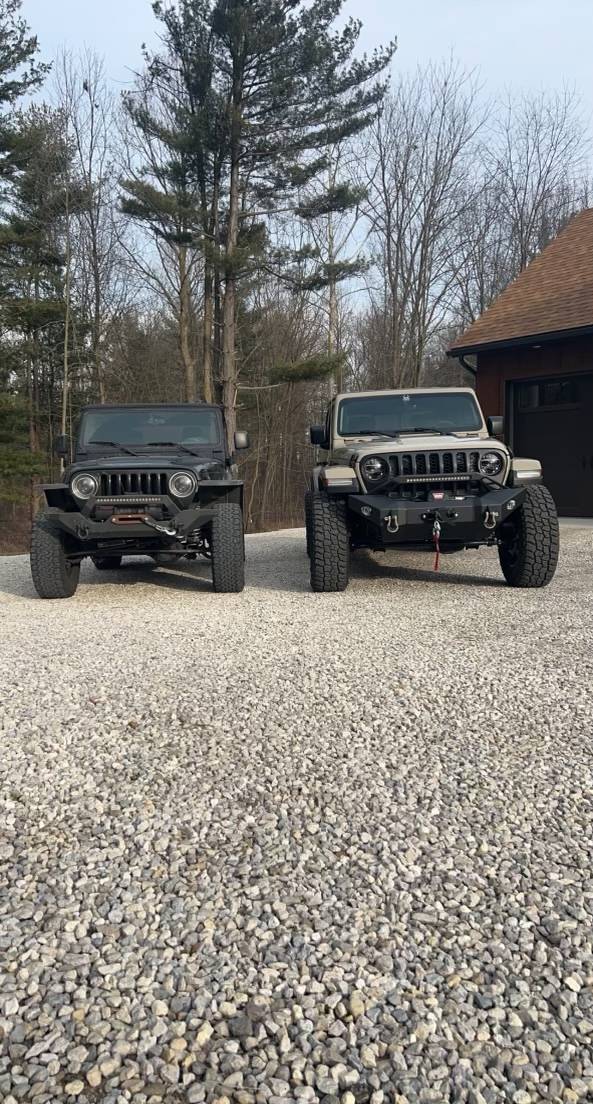Jeep Gladiator Jeeps Parking Next To Jeeps 5709826E-E744-4A46-A2DA-5FFD27207C6A