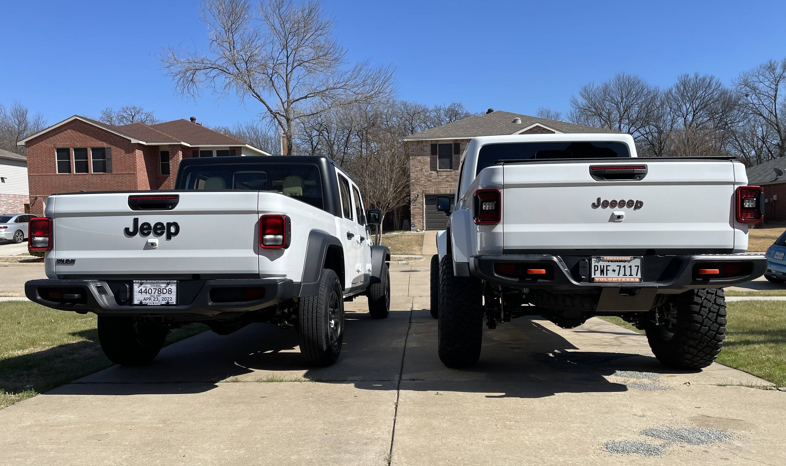 Jeep Gladiator Looking at the Gladiator from behind.... 266CC254-4FEF-426C-A85B-445B9E13E3B4