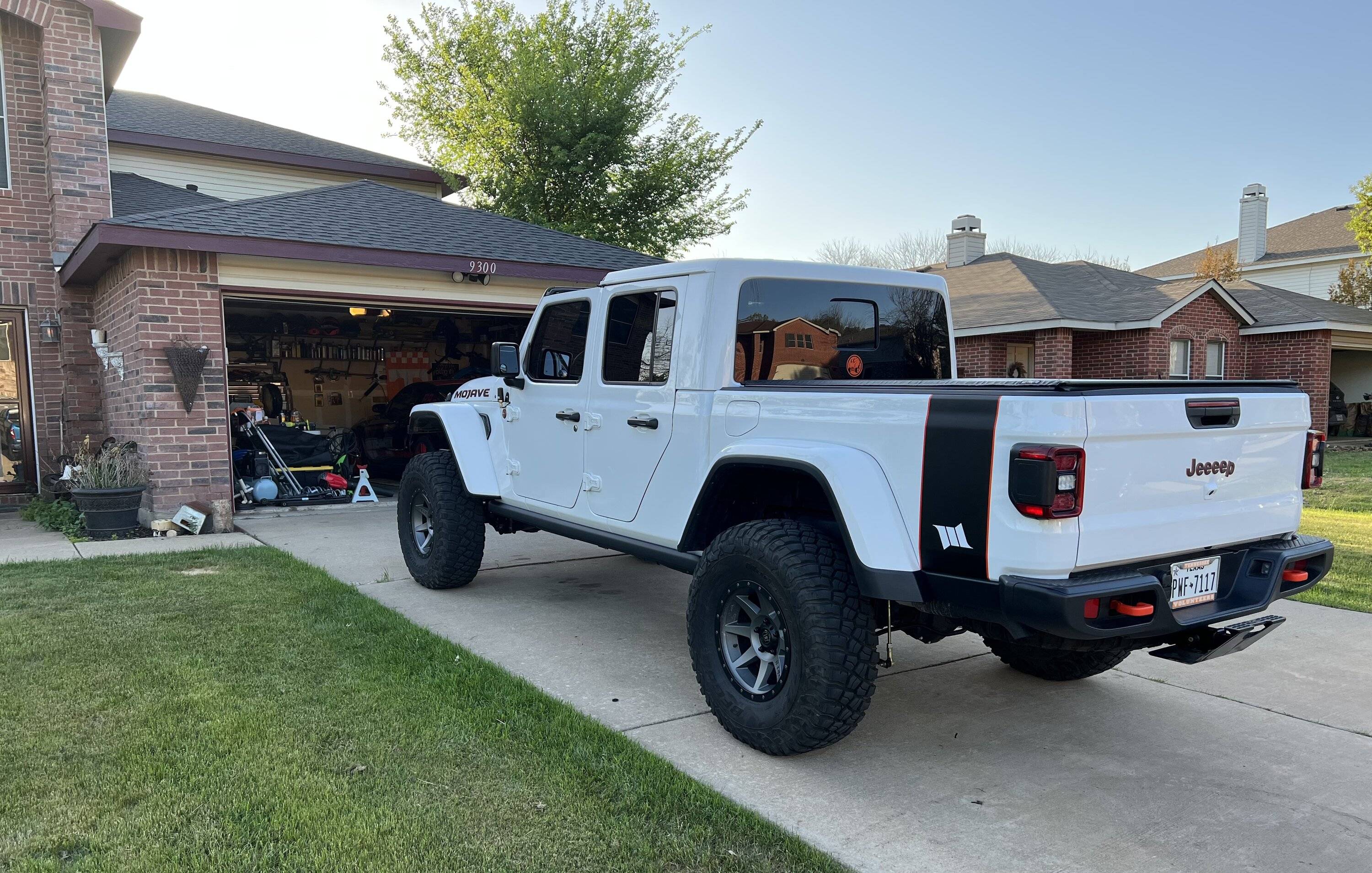 Jeep Gladiator Looking at the Gladiator from behind.... 2100060B-22B3-43E6-ADC9-616BD2047325