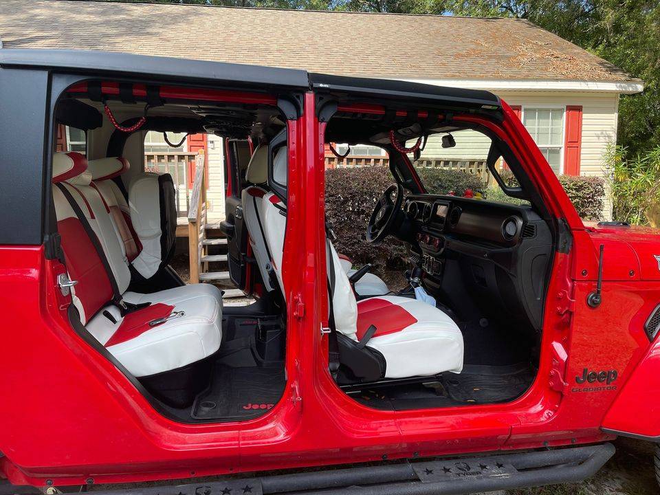 Jeep Gladiator Custom Red/White PRP Vinyl Seat covers 825D4505-FE5A-46D2-A3EA-A9FEE5F56273