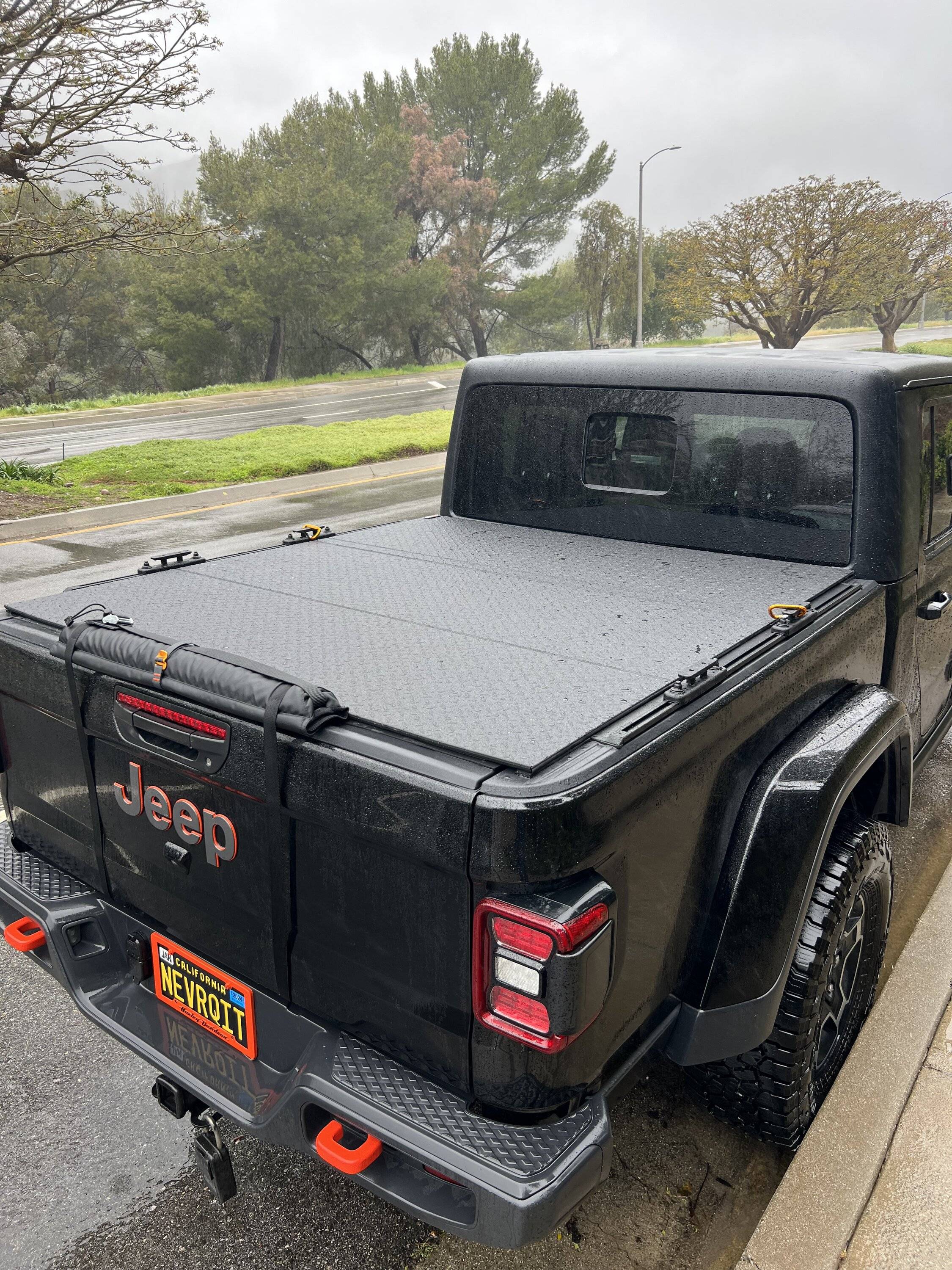 Jeep Gladiator Tonneau solution: Lomax Professional with Elevate TS tracks 2F5C588C-D2DA-46F3-A102-E376EC4DAB74