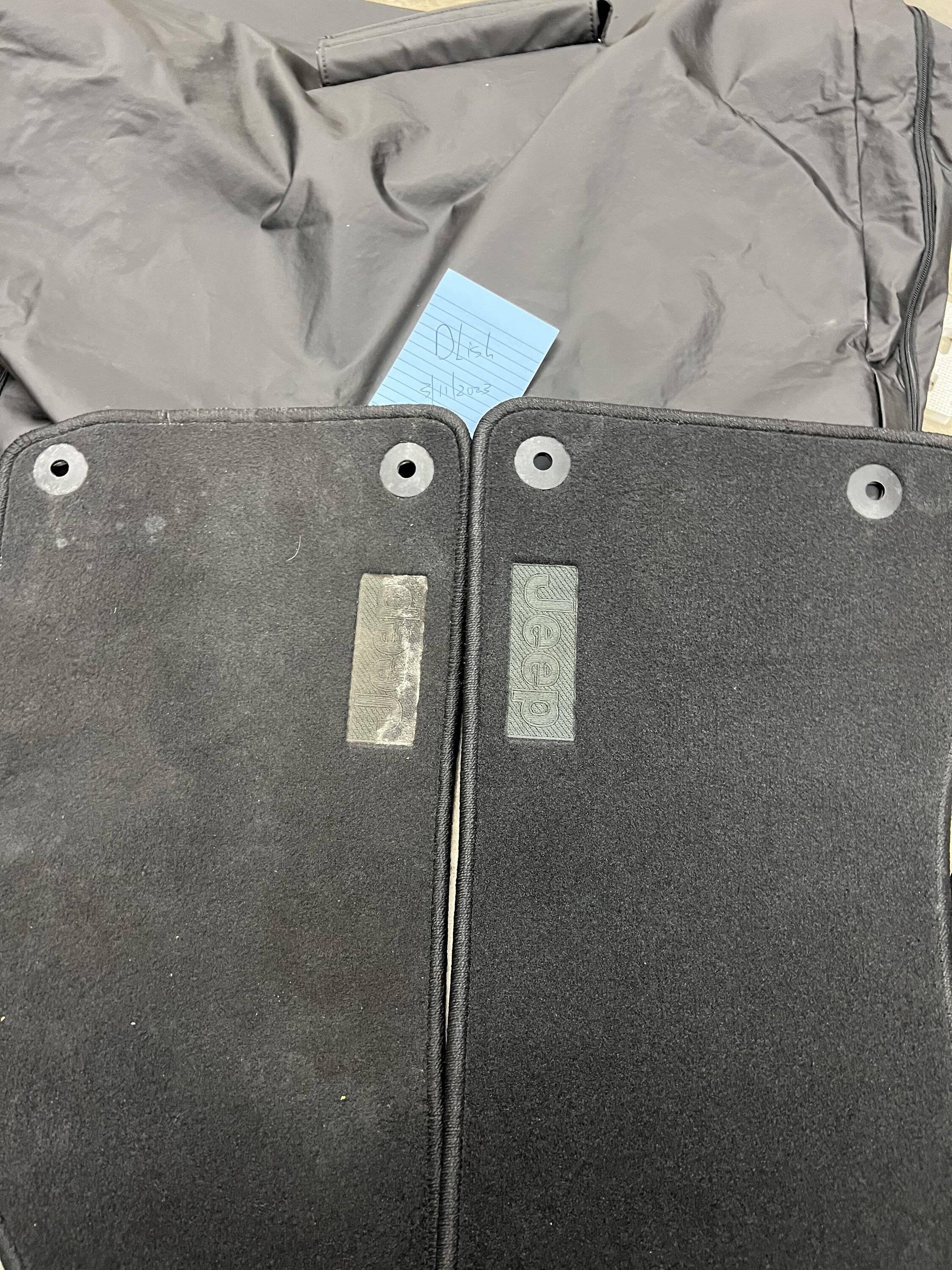 Jeep Gladiator Freedom top Bag and floor mats C09F80D0-F4C8-4C7C-83EF-073E82509028