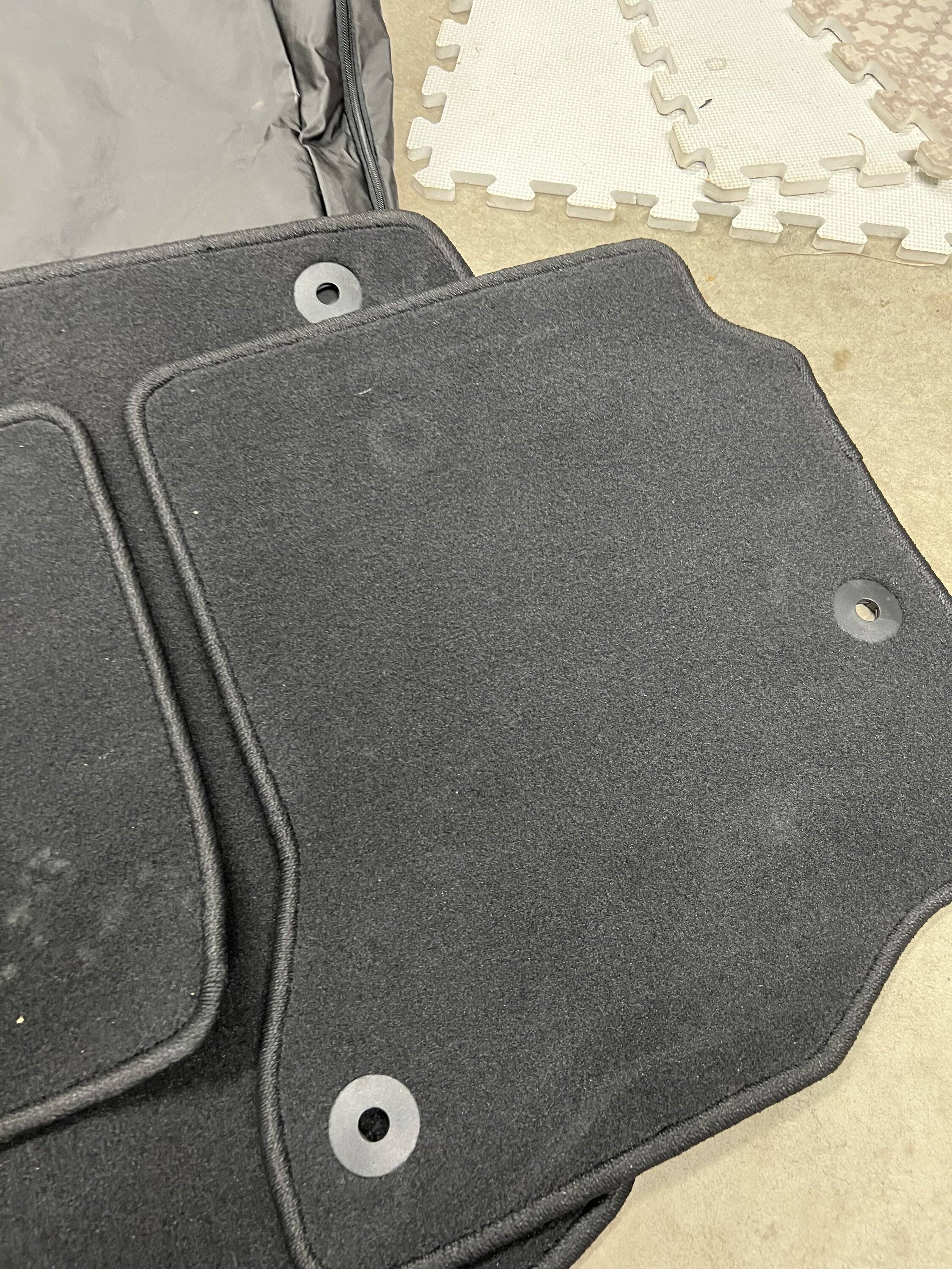Jeep Gladiator Freedom top Bag and floor mats 20D05684-C653-49B5-A88A-80AD6317B6F3