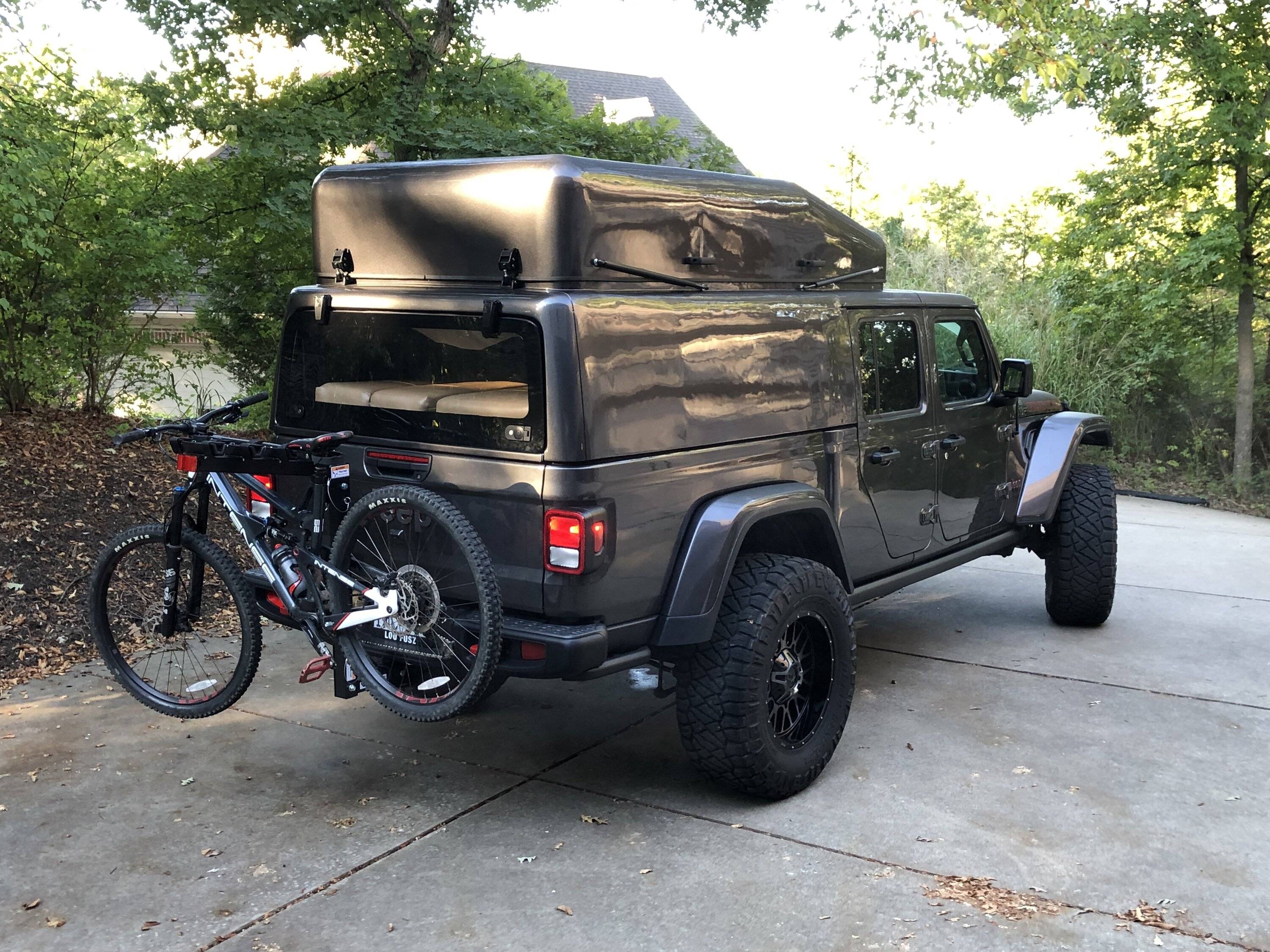 Jeep Gladiator Trailer Hitch Motorcycle Carrier Confusion IMG_7353 2.JPG