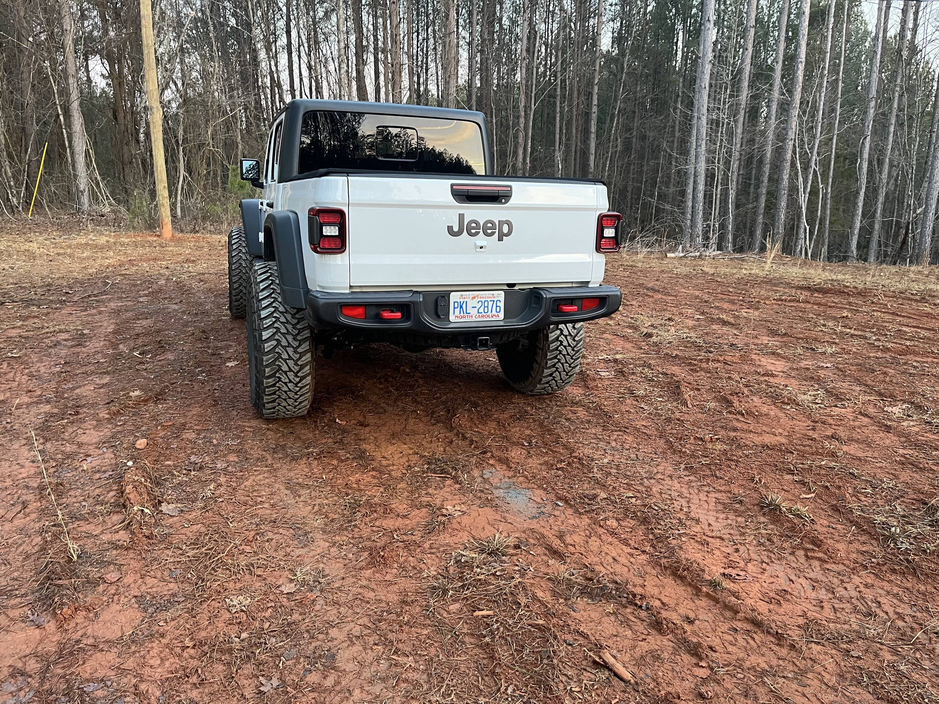 Jeep Gladiator Looking at the Gladiator from behind.... 5D310F3E-BA67-46E4-BA5C-DFD5235F2DB8